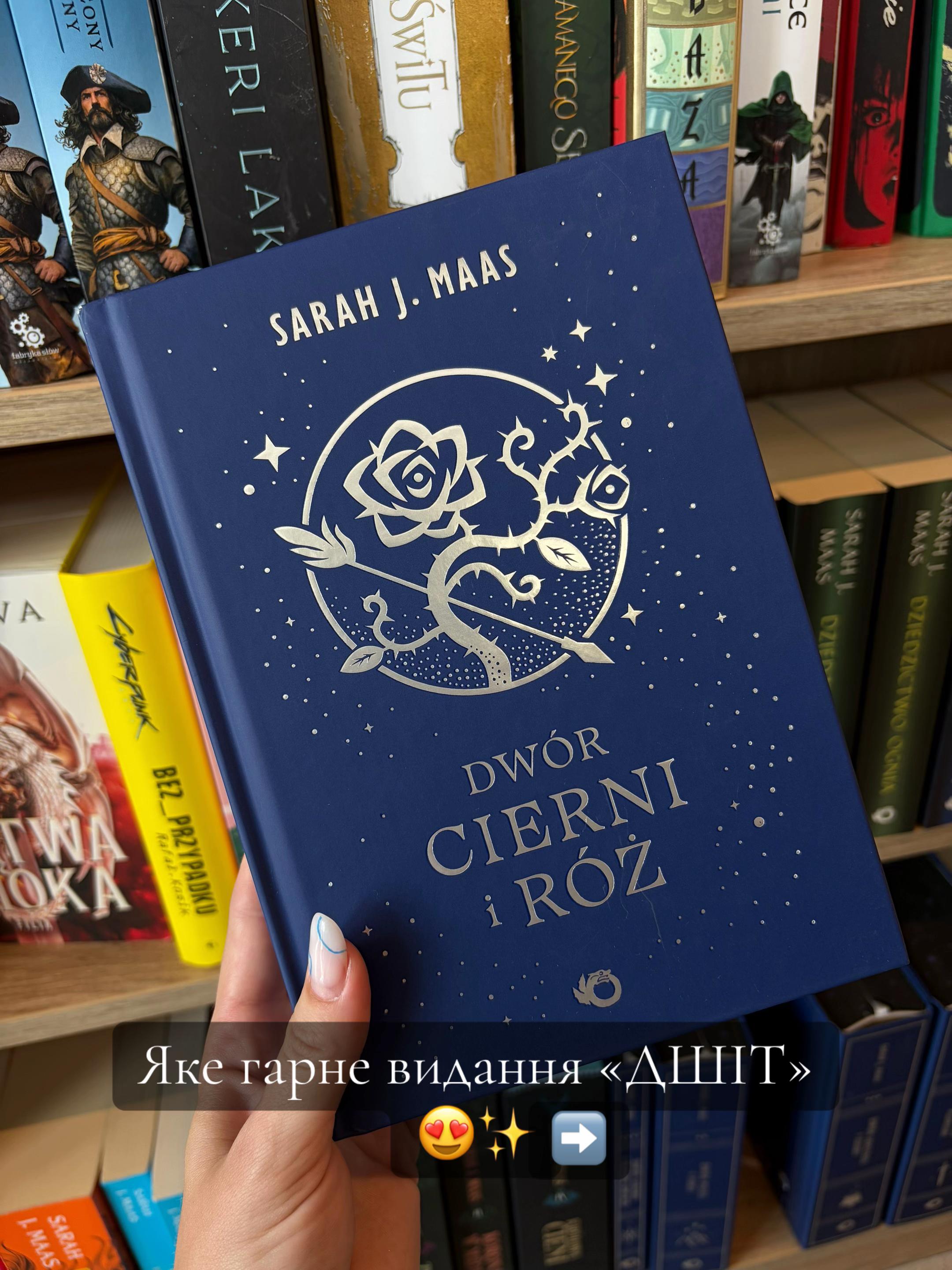 @Lika is reading📚✨