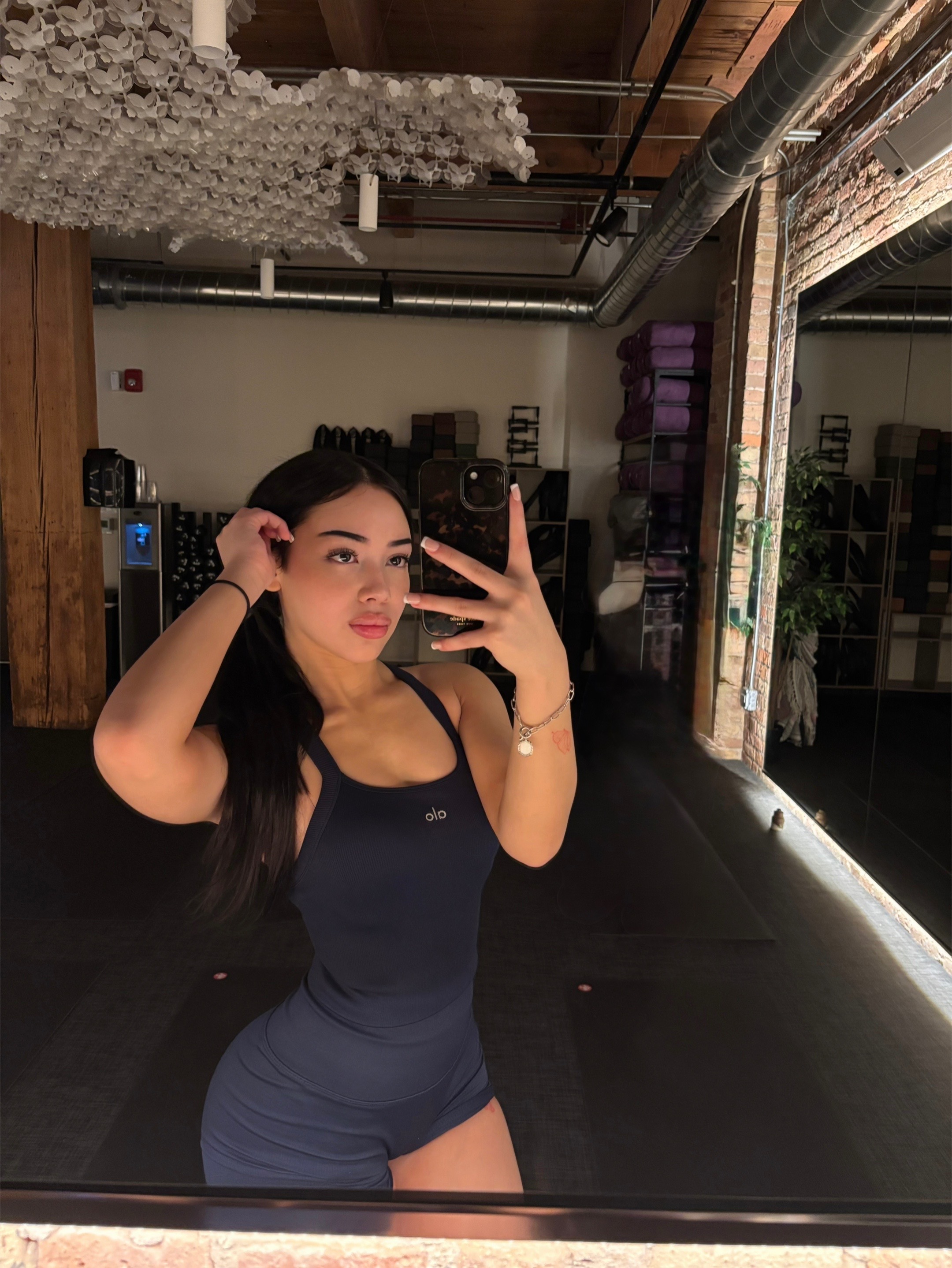 @Bella