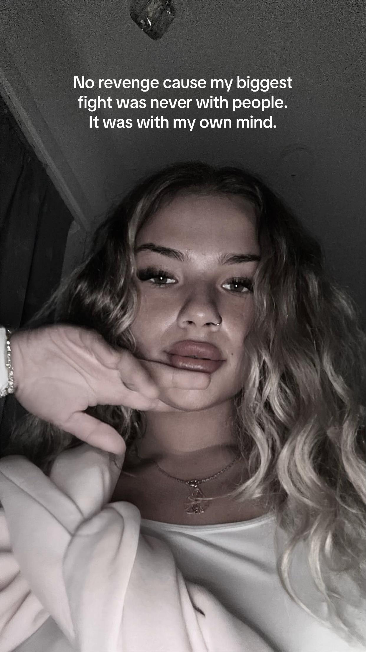 @𝐼𝑙𝑜 ❥