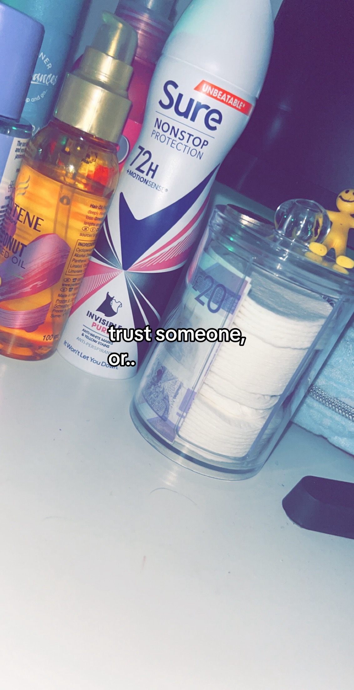 @ꨄ.