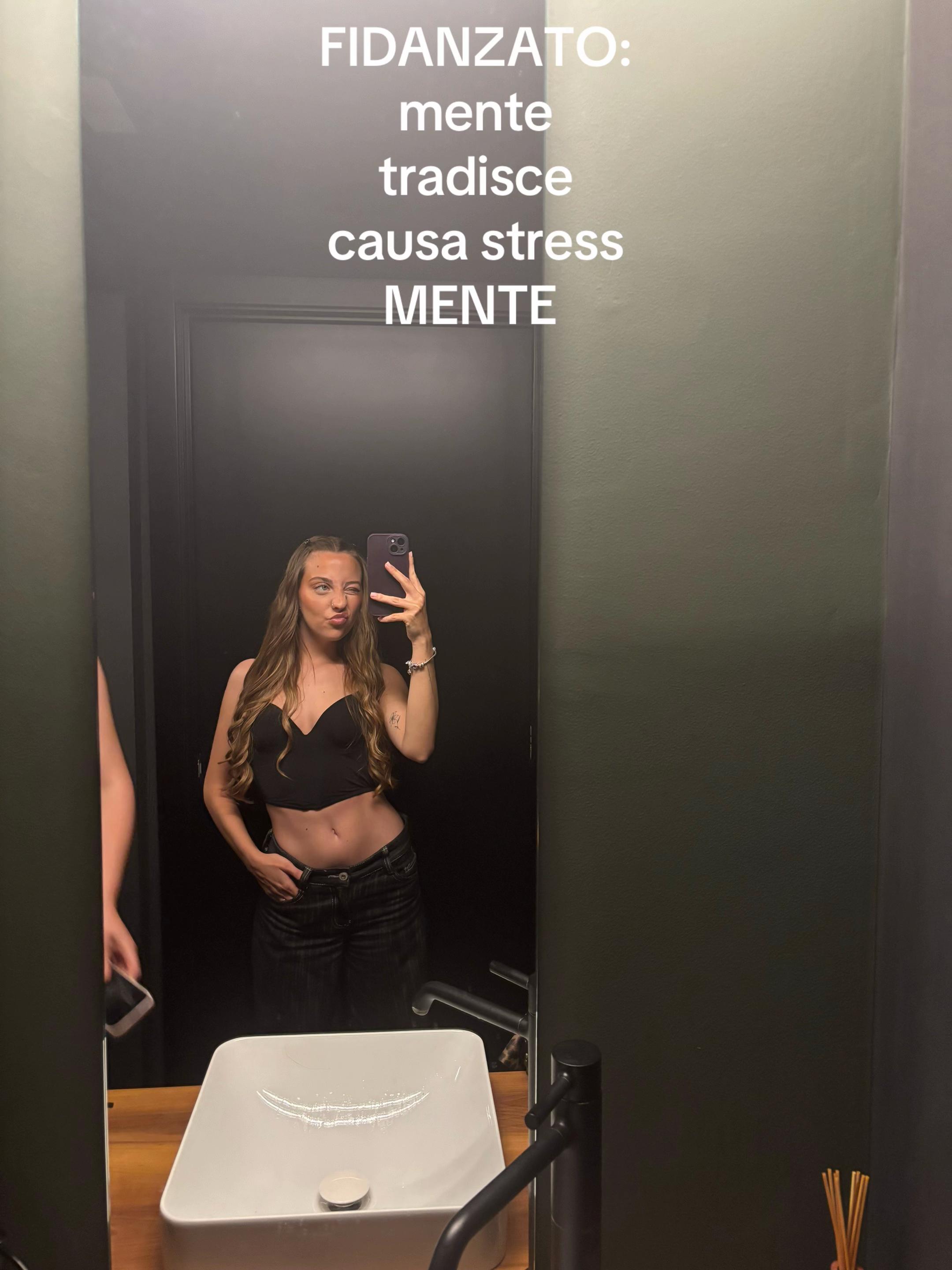 @_rachelecosta_