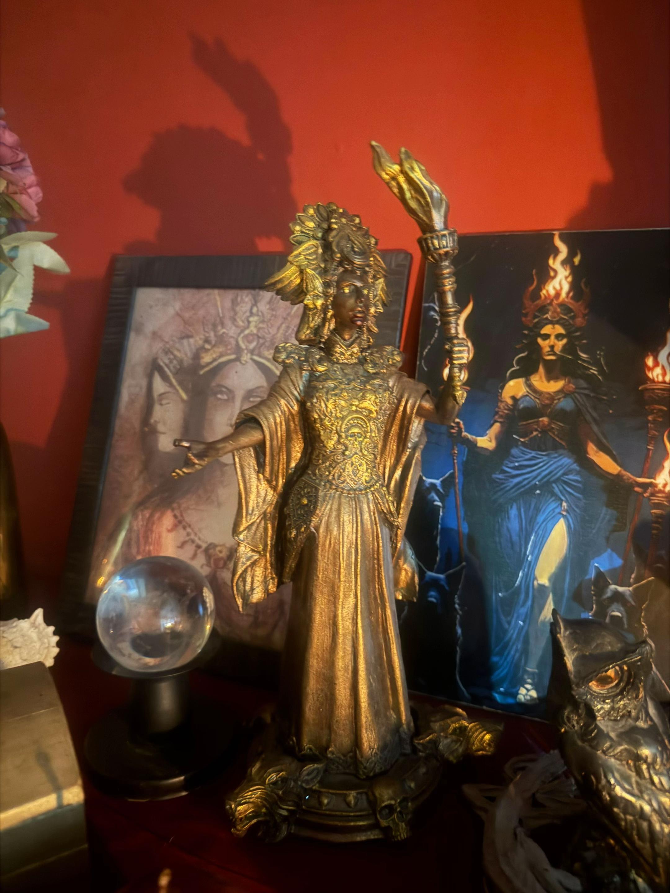 @hekaesoterica🧙🏻♀️