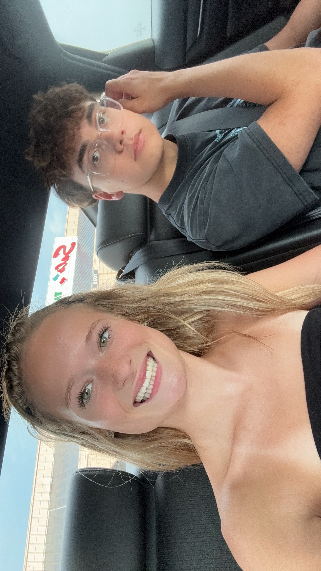 @Lucy_marrie09