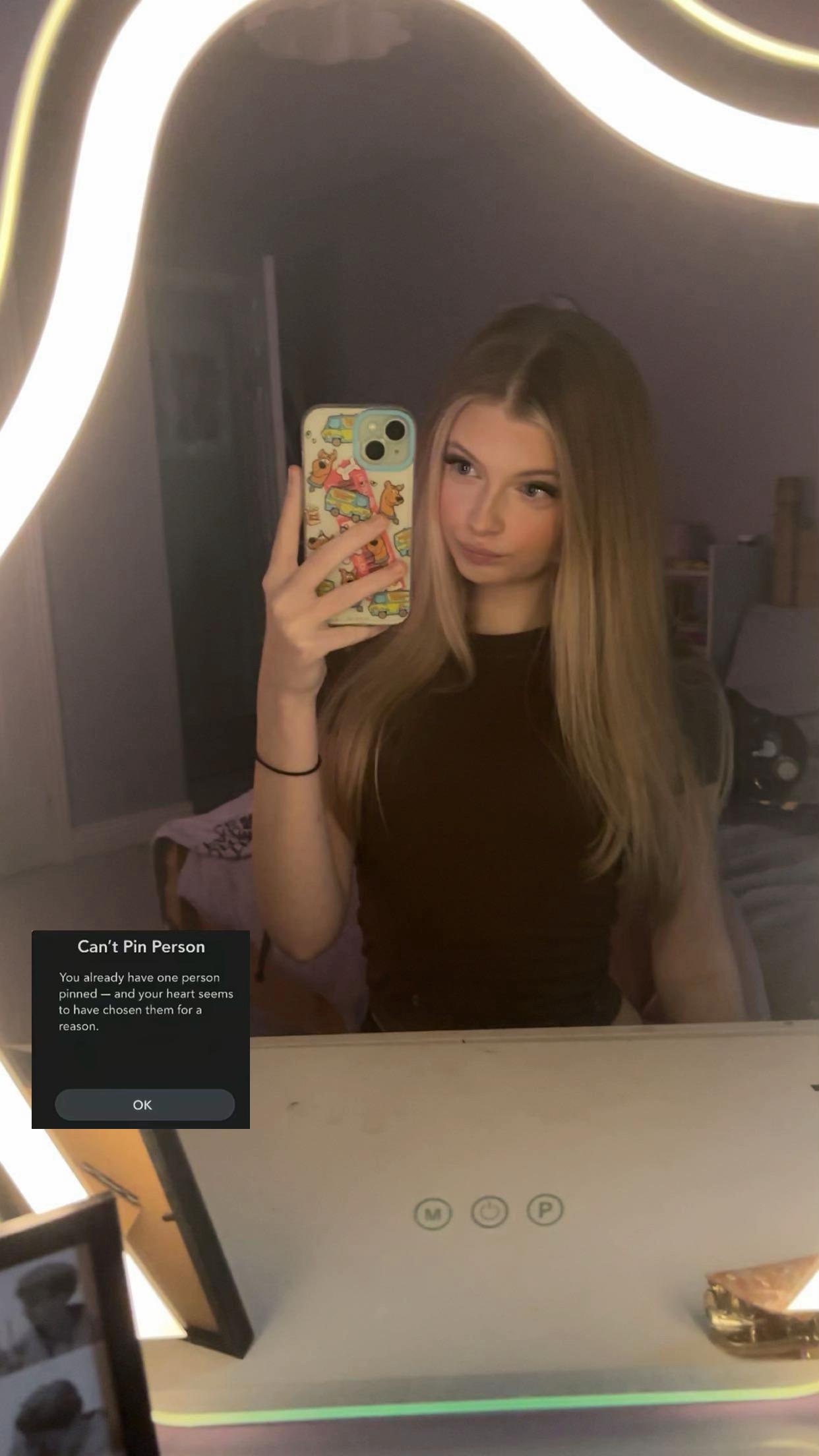 @𝐜𝐡𝐥𝐨💫