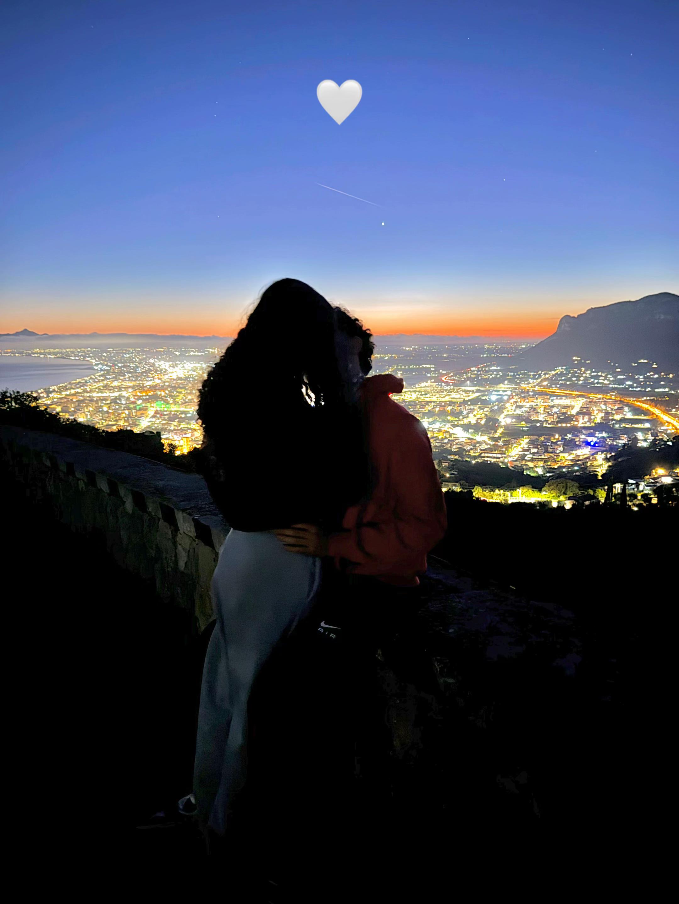 @aaishaaaa__.