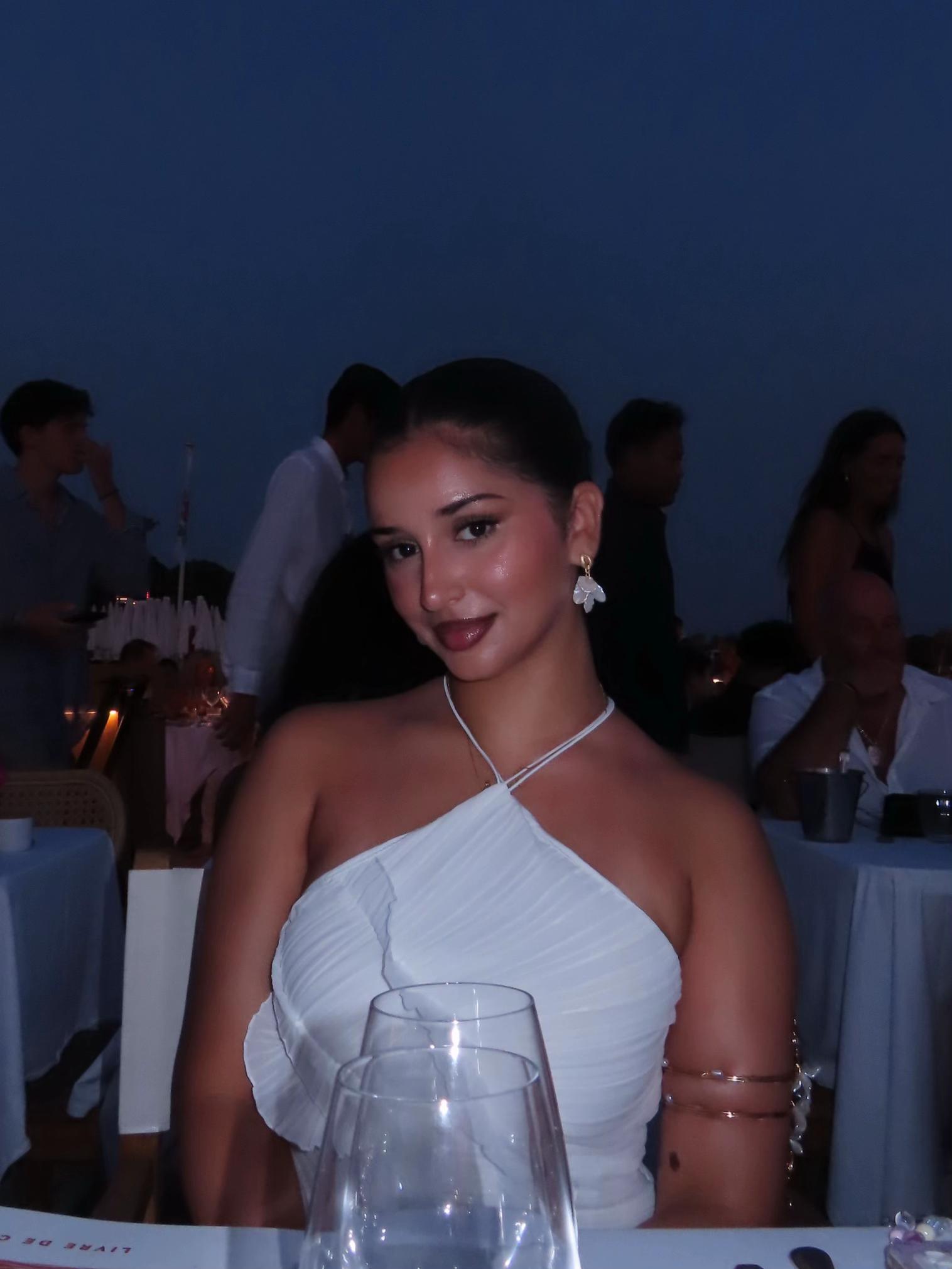 @H B