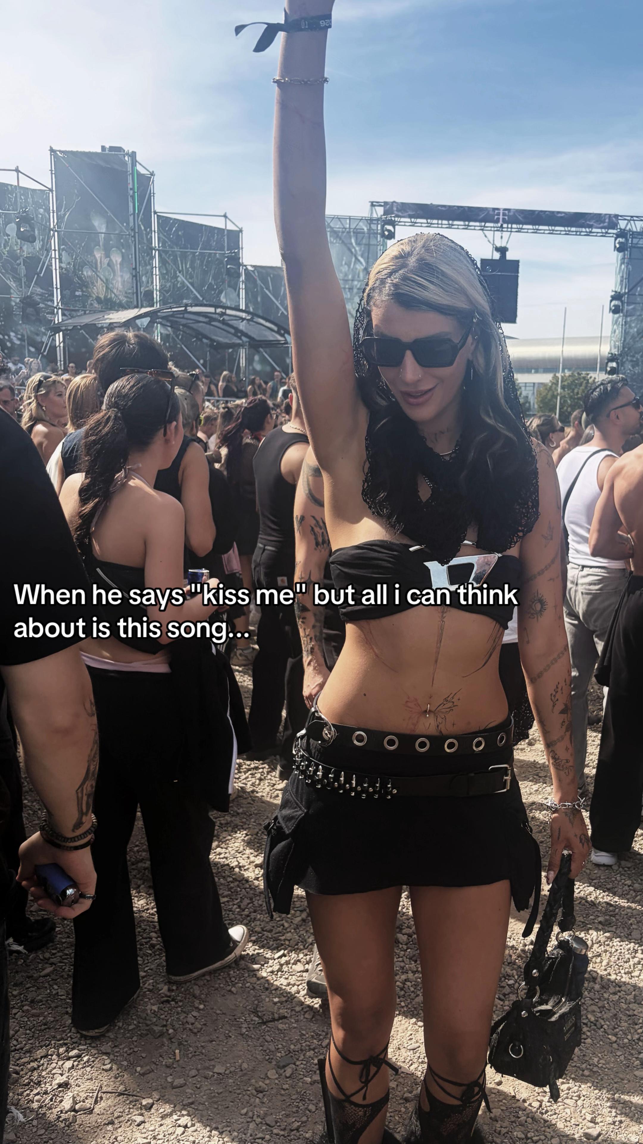 @𝕽𝖎𝖆 🪩