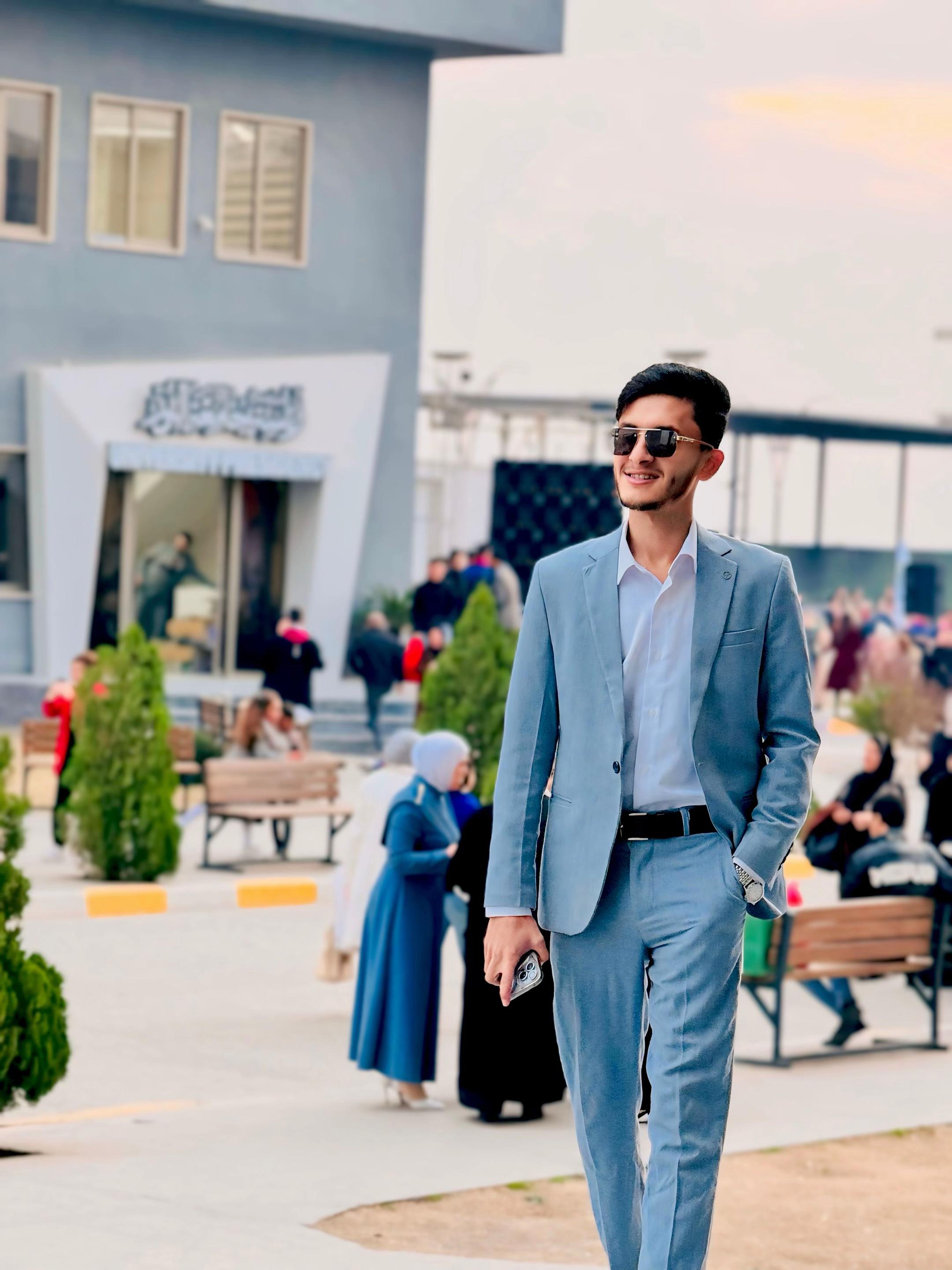 @احمد الظاهر الصخري