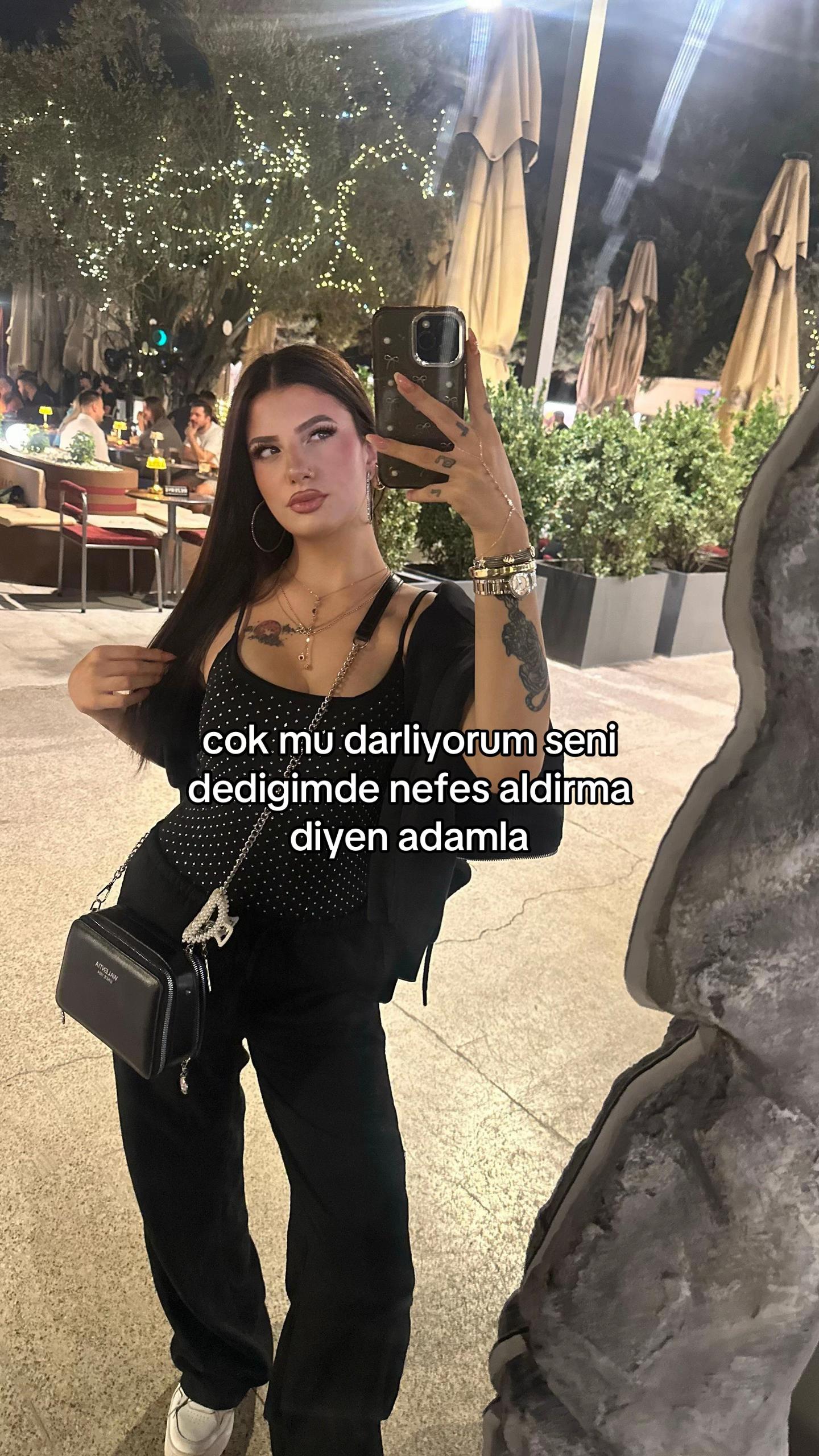 @Azra Eşref