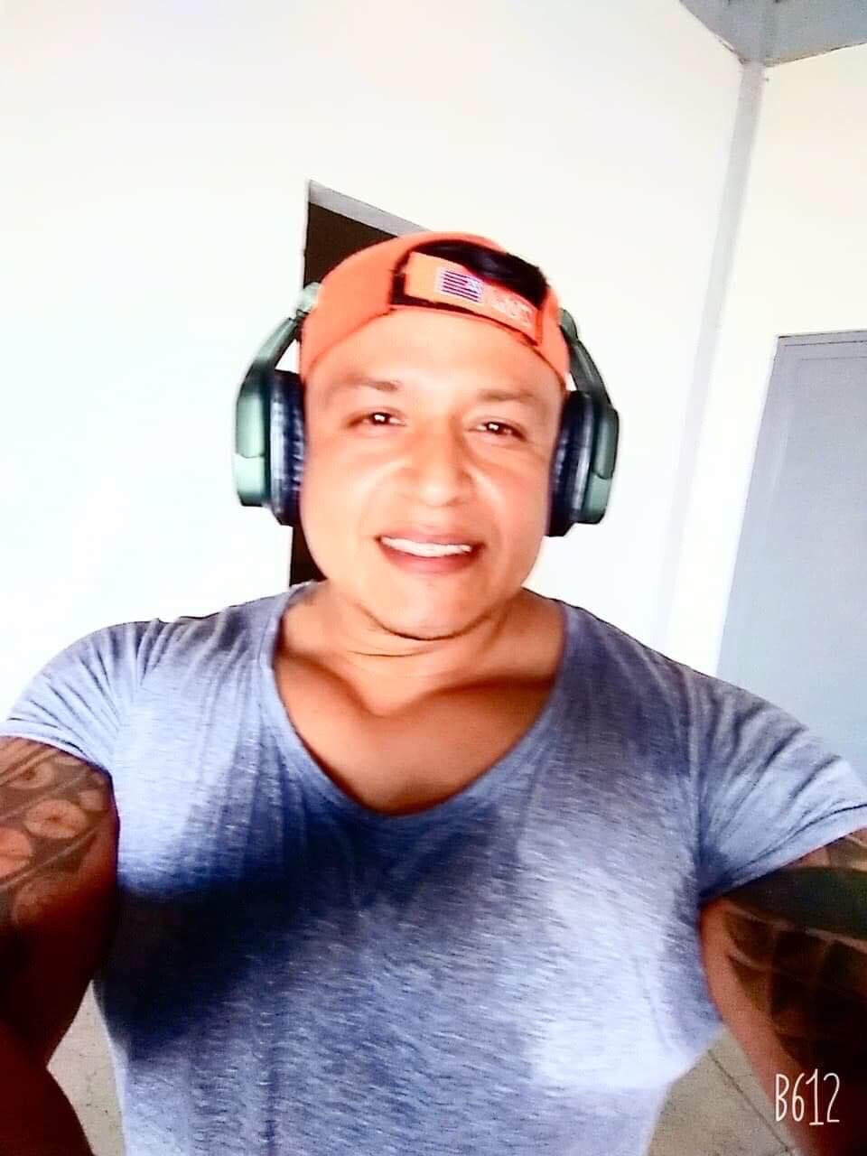 @Larvo