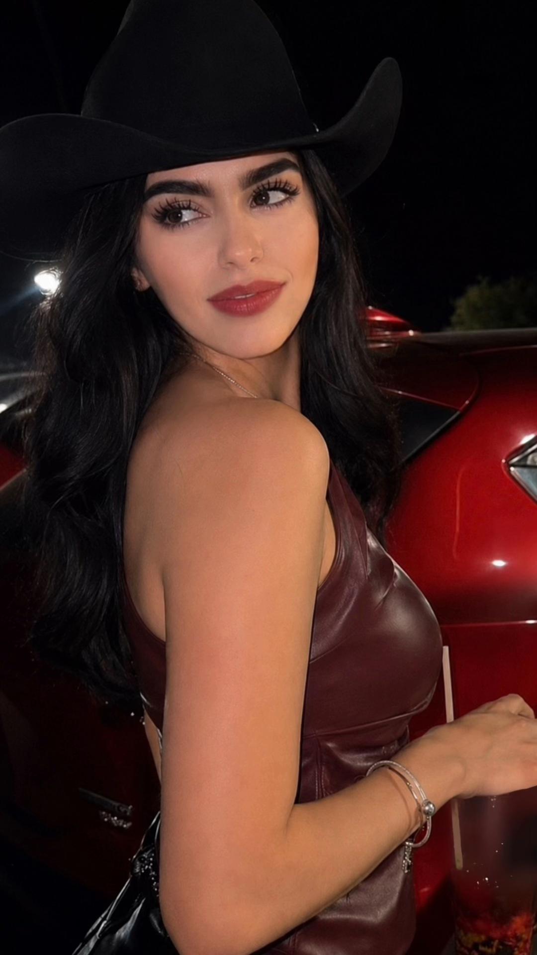 @Abril Mda