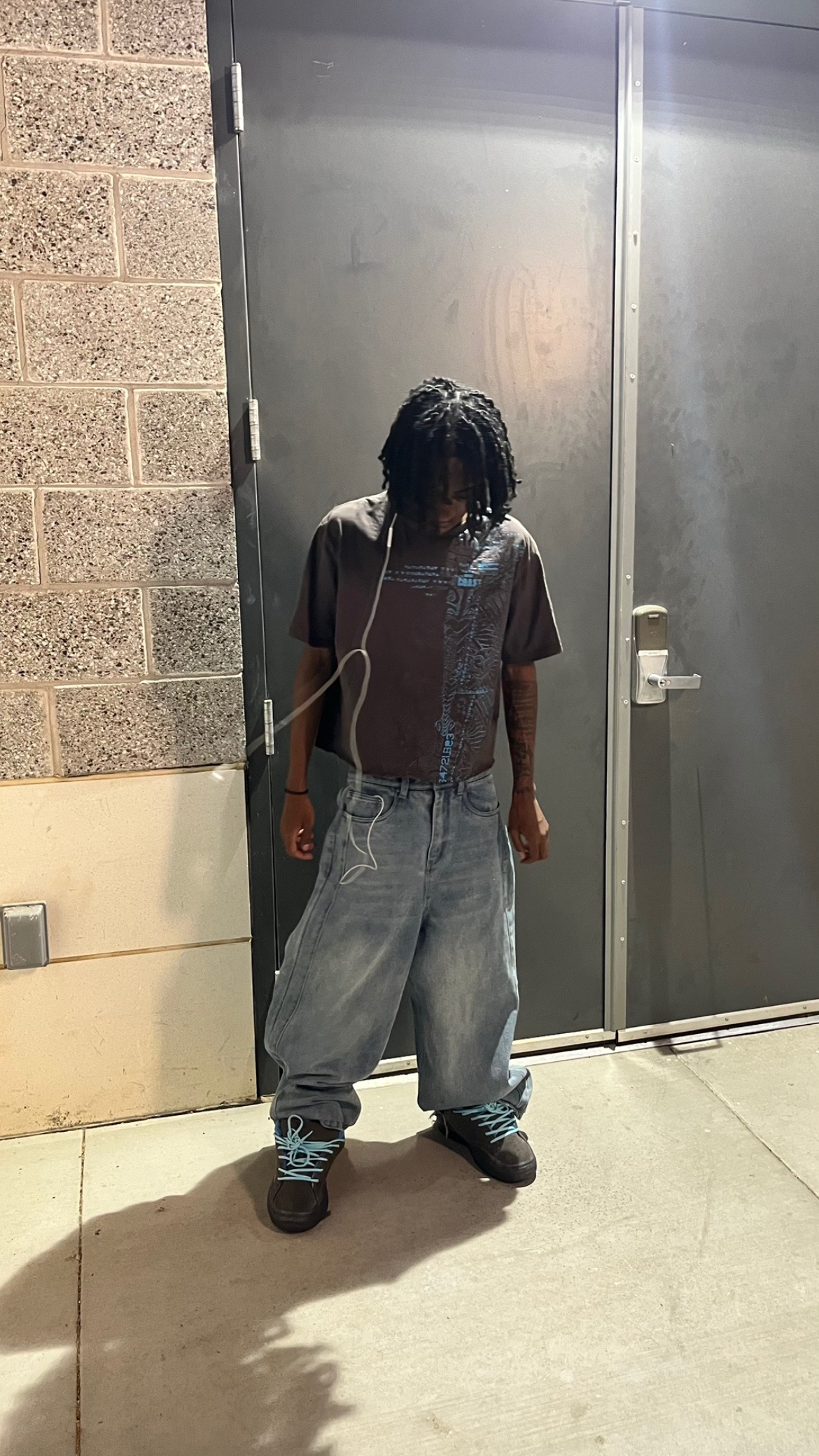 @🧍🏾&zwj;♂️