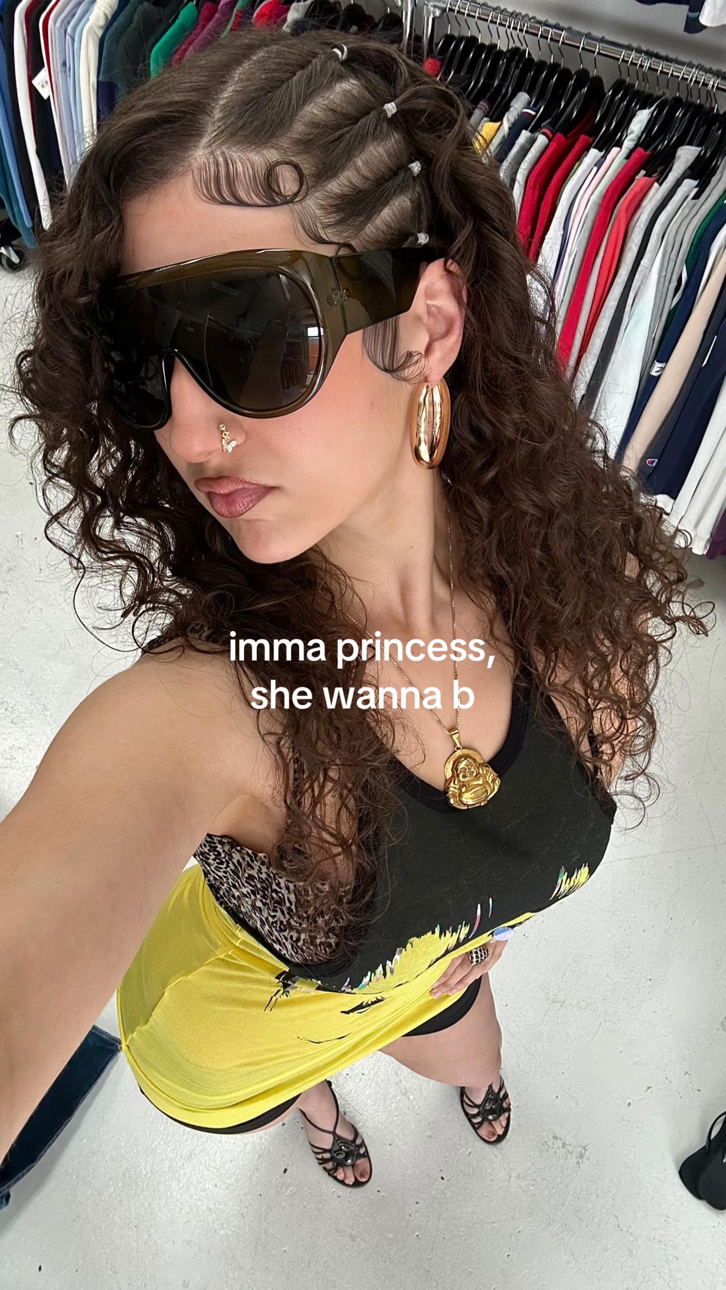 @lola sanchez