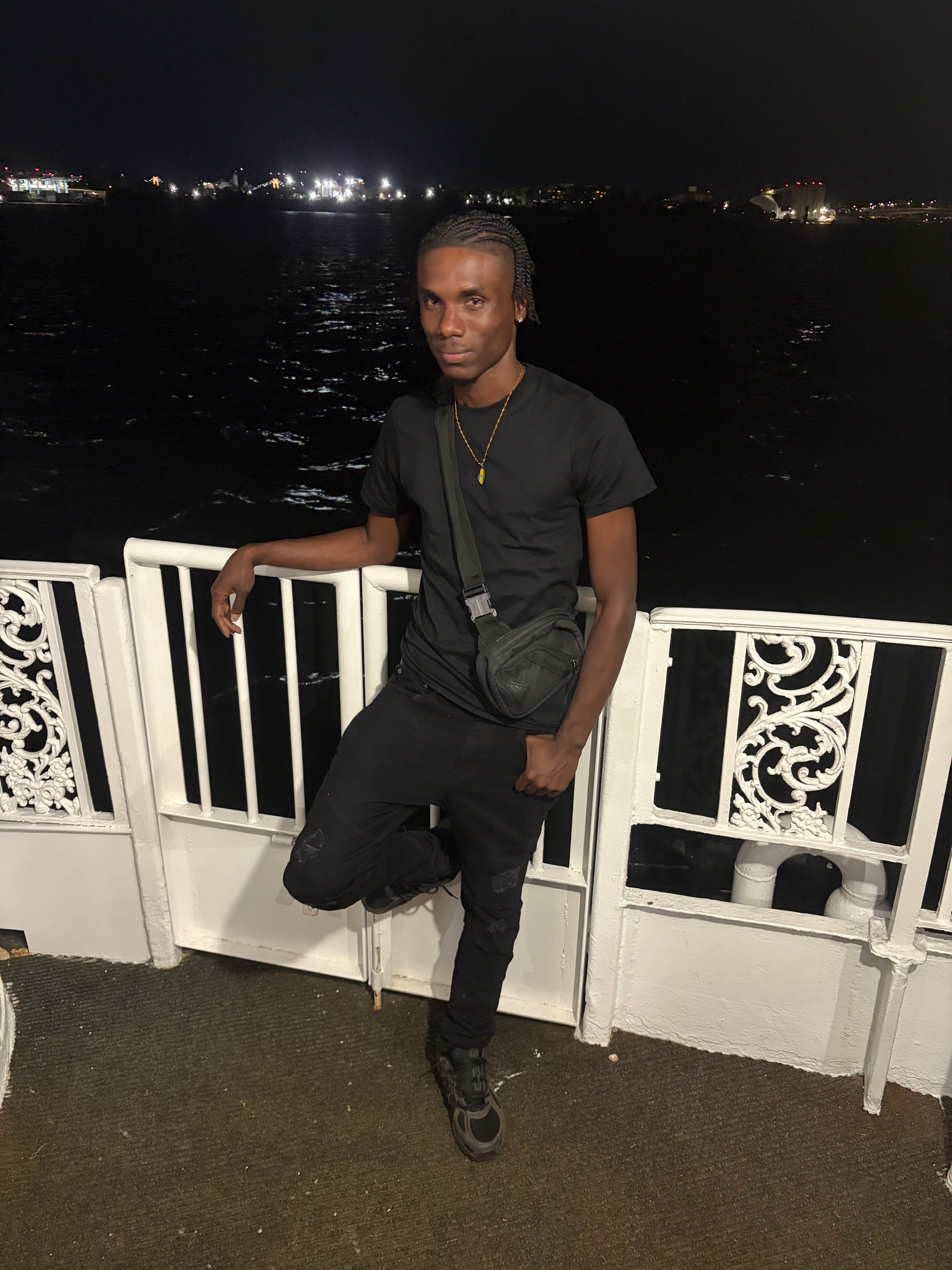 @Roy boogie 🇻🇨🇻🇨