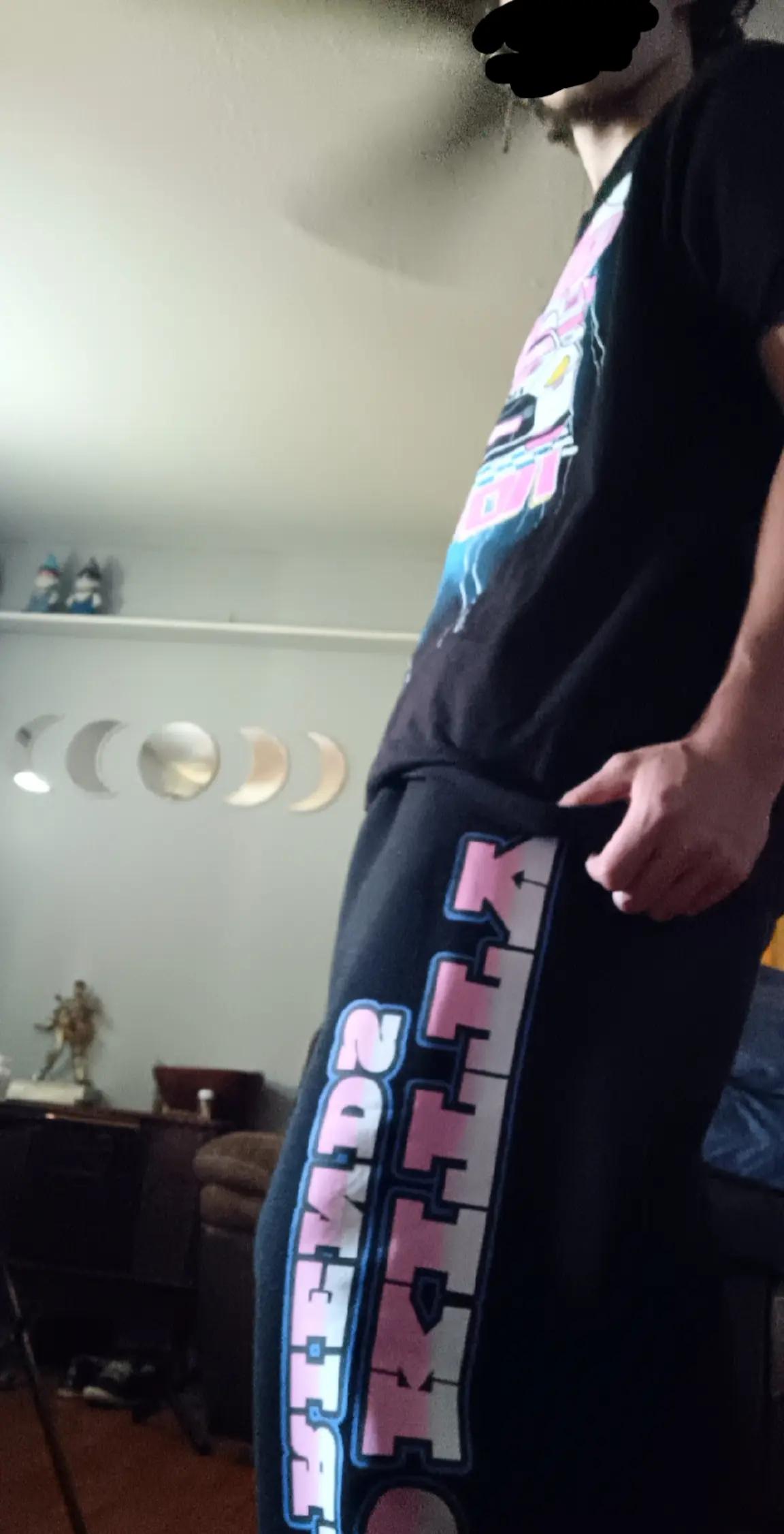 @FemboyHooters