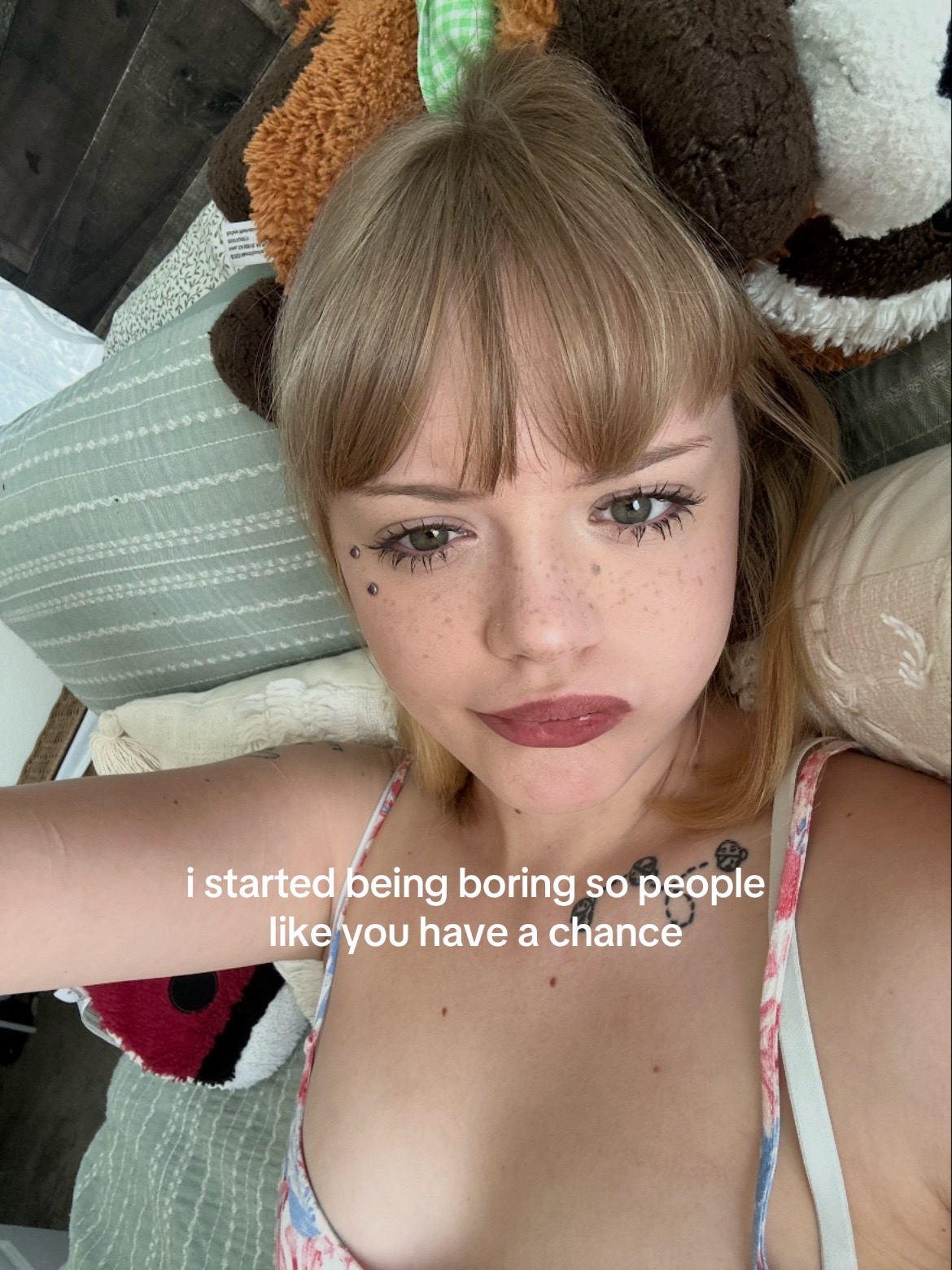 @✧・゚: *✧ emma rose ✧*:・゚✧