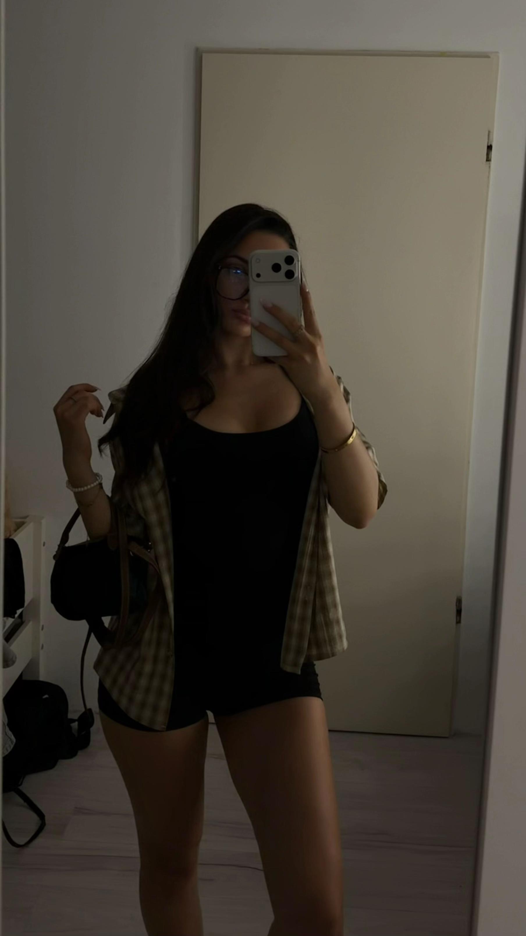 @𝒩