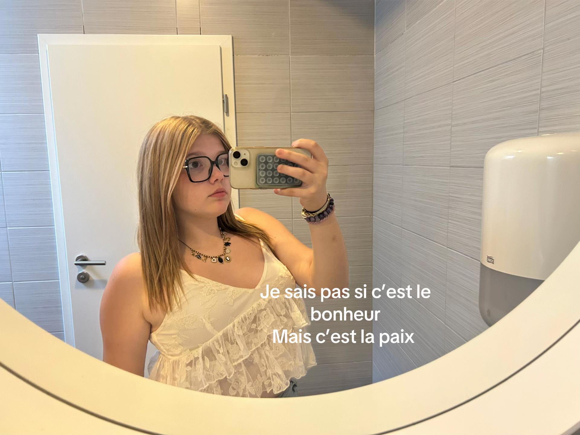 @Estelleeee
