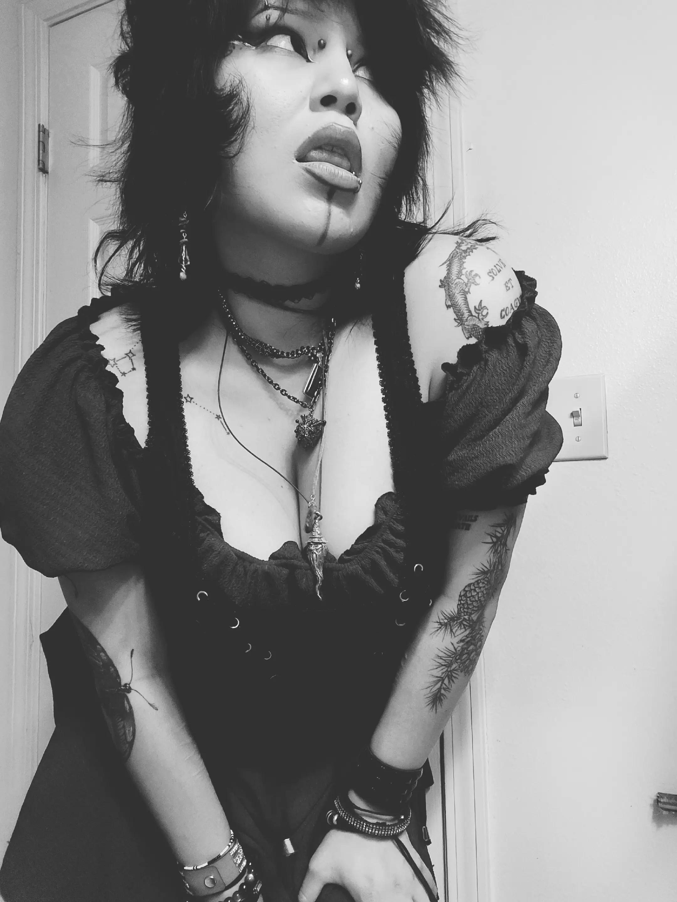 @theskysfallingg