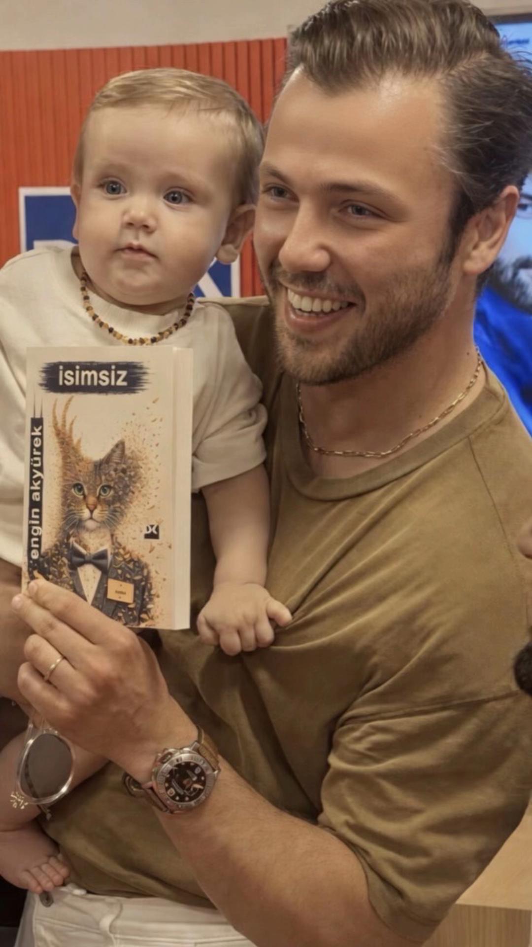 @Afra Saraçoglu & Tolga Sarıtaş