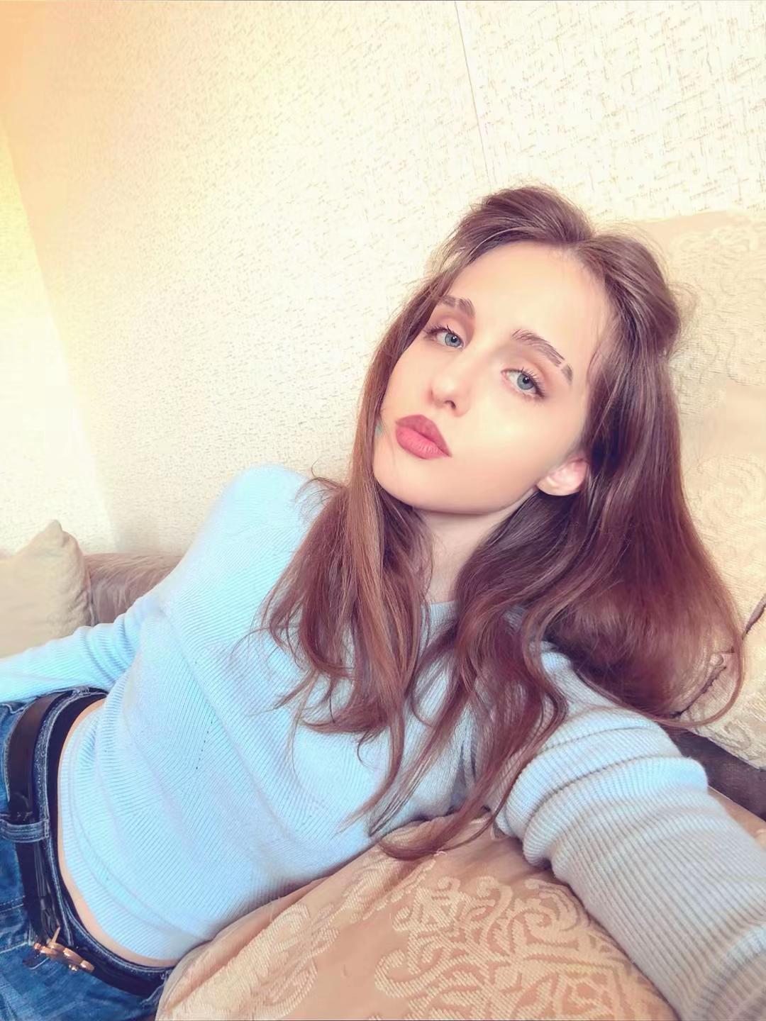 @🧚🏻&zwj;♀️