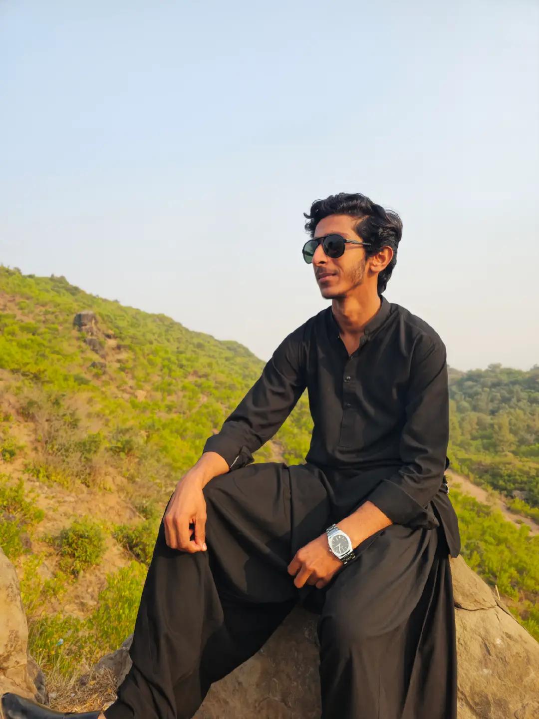 @SALEEM♛ツ