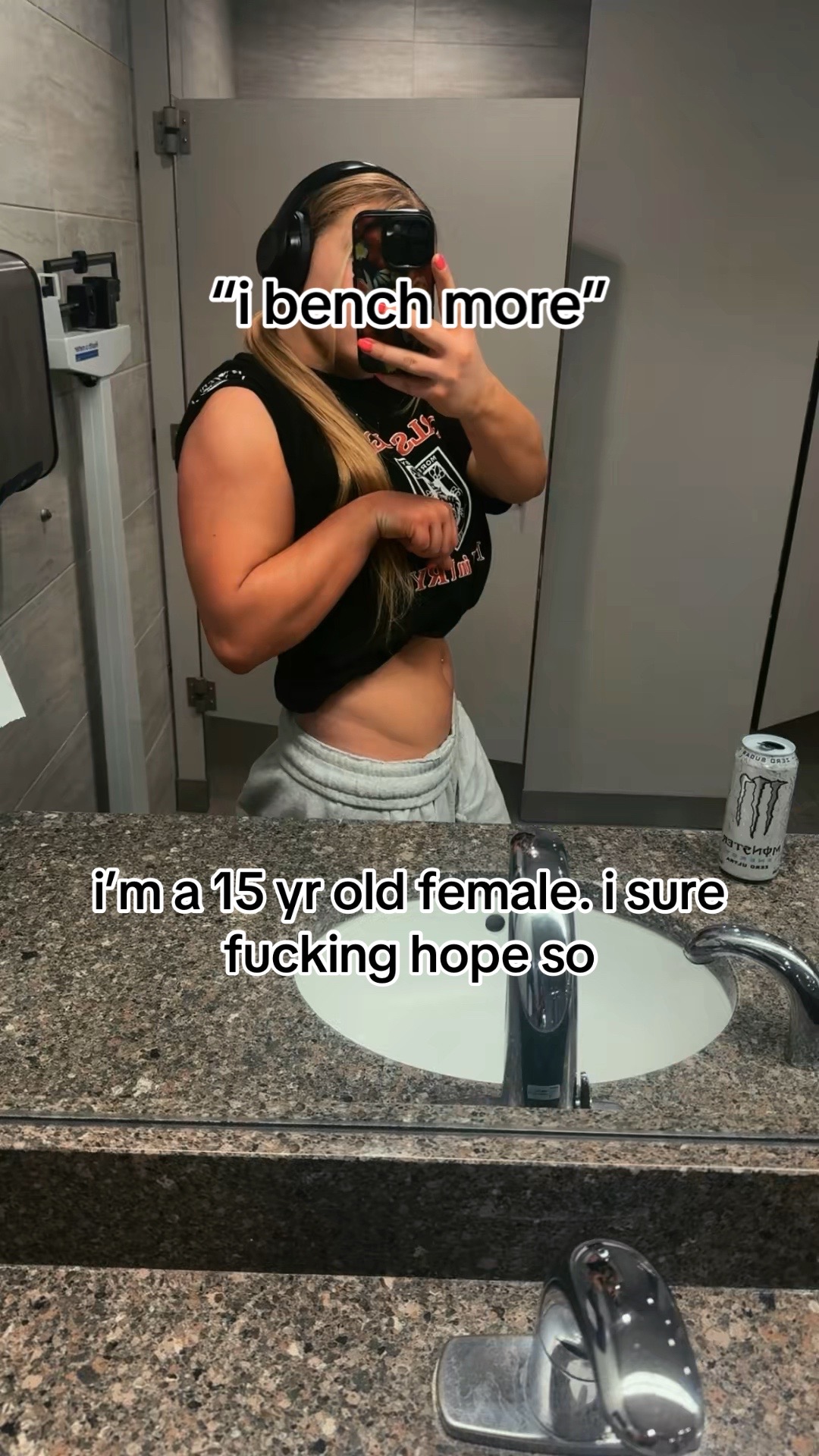 @izzy_swimss