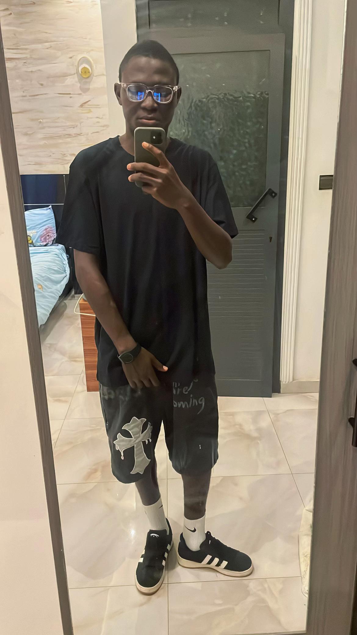 @Le’G👨🏿🦲🦈