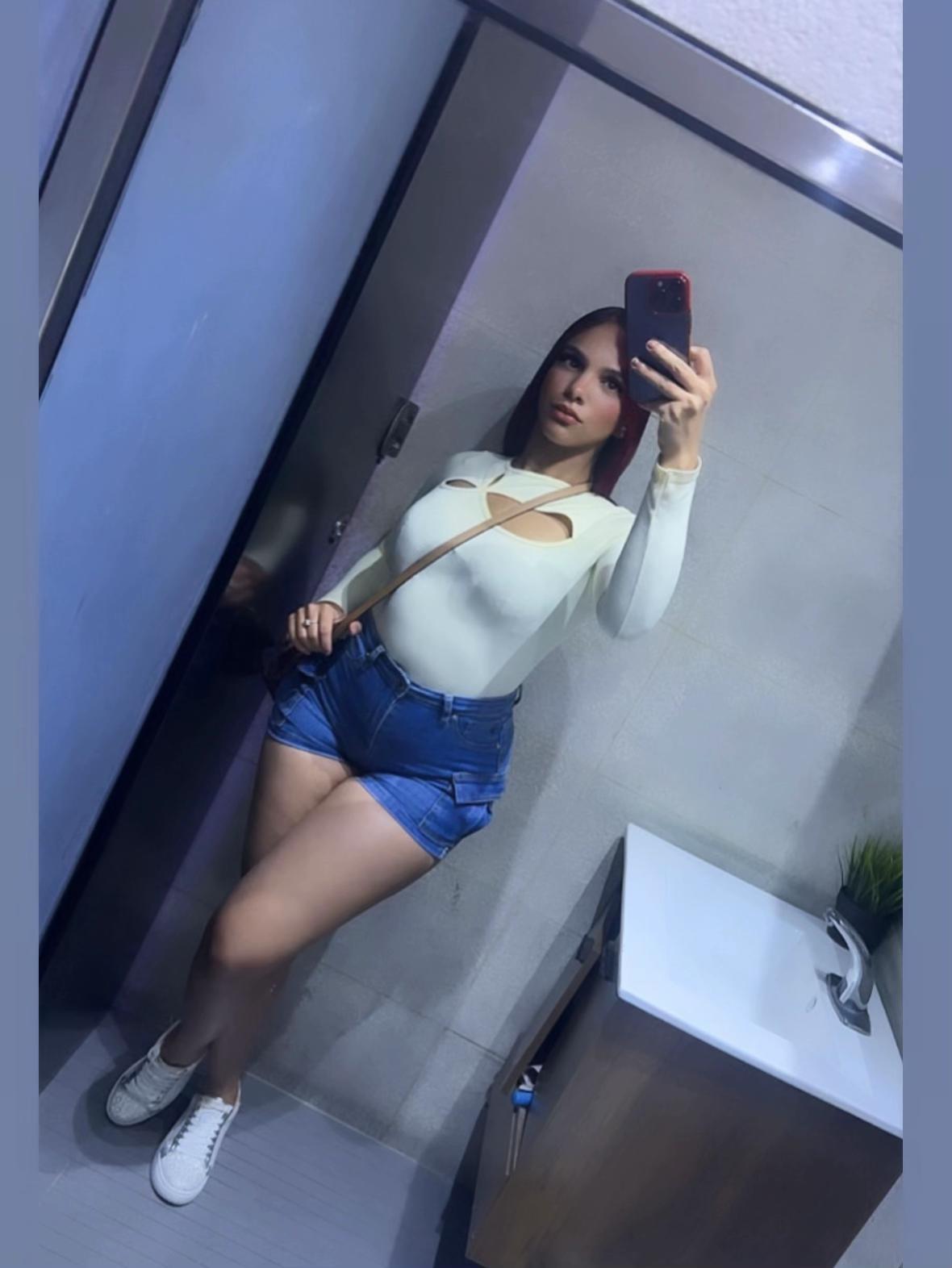 @Alba Baez