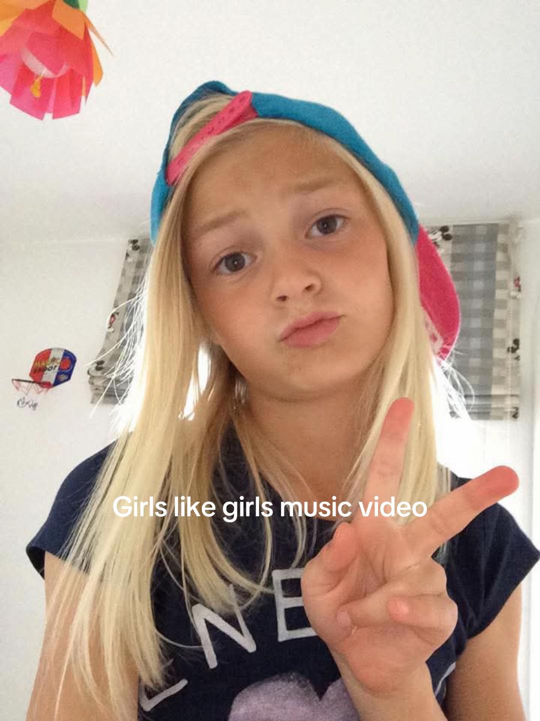 @Emilia Mars