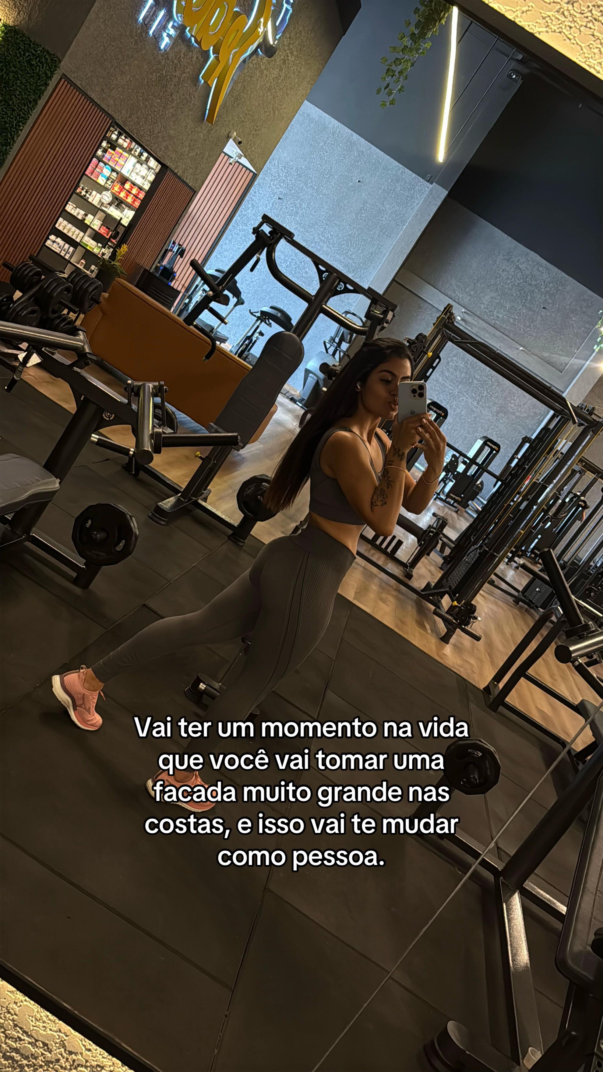 @Alessandra Rozany