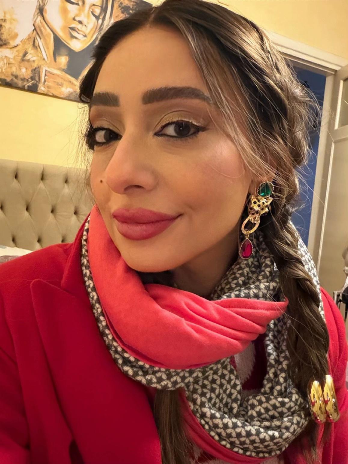 @bydinaheiba