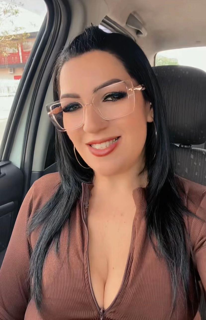 @M&ocirc;nica