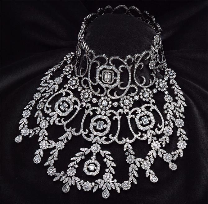 @Haute Scroll