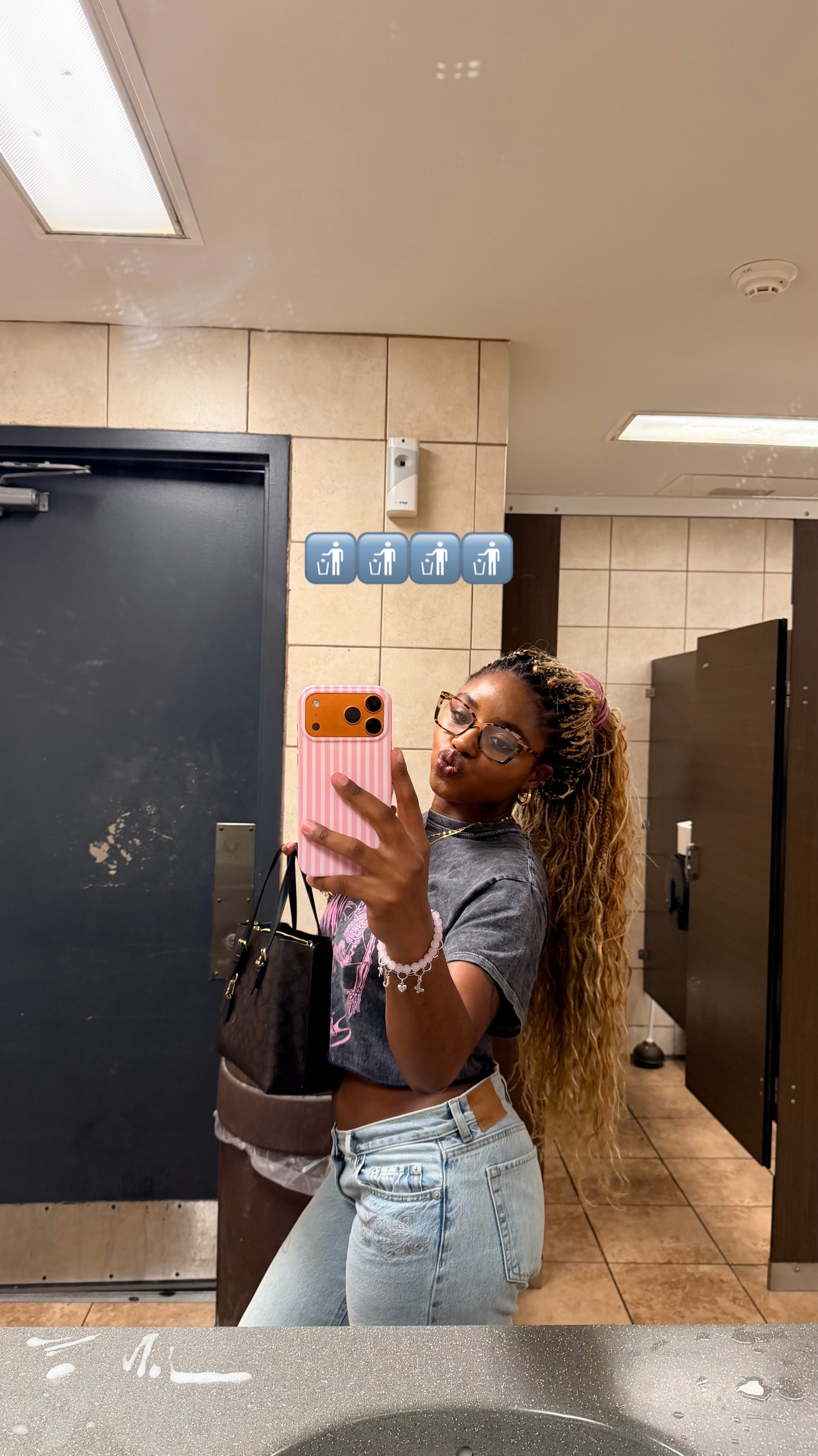 @𝐉 𝐎 𝐔 𝐑 𝐍 𝐄 𝐘💐