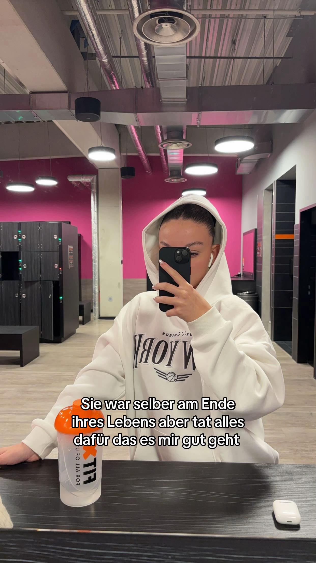 @SofiLifts