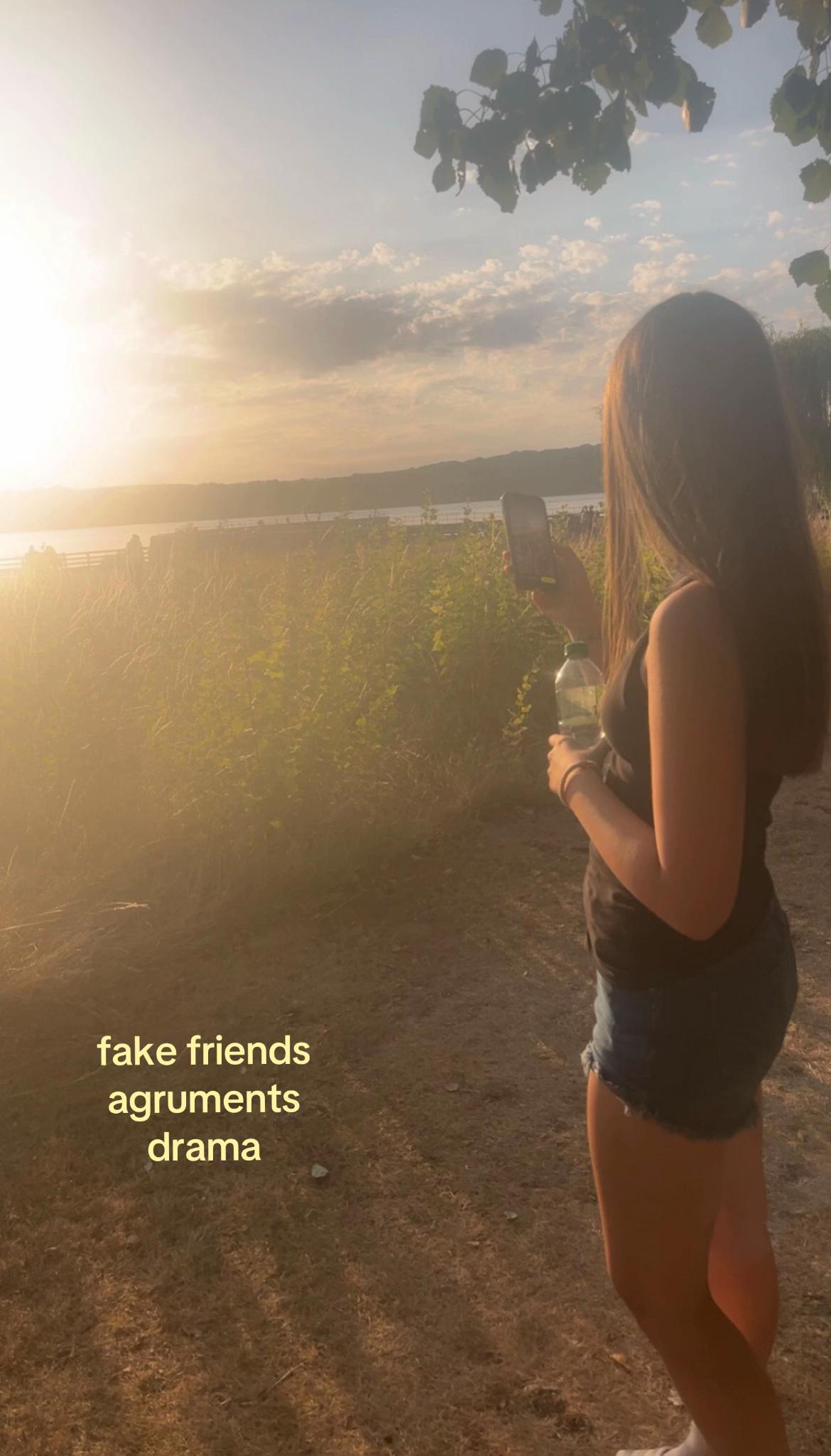 @𝐬𝐨𝐩𝐡𝐢𝐞 🦢
