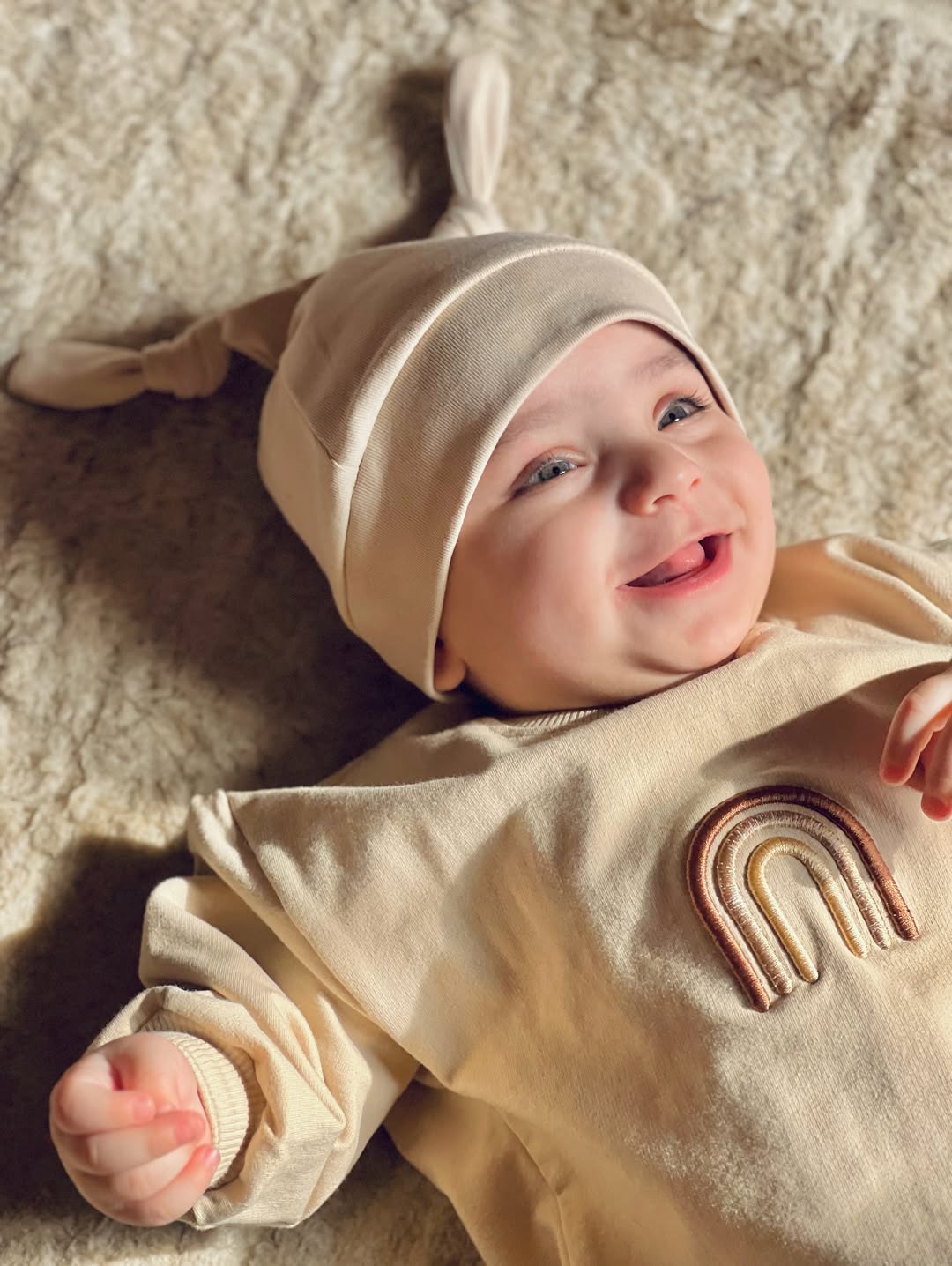 @("Cute baby") 🇨🇦
