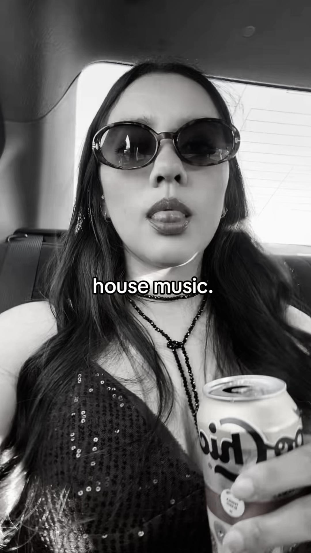 @nicoleortzz