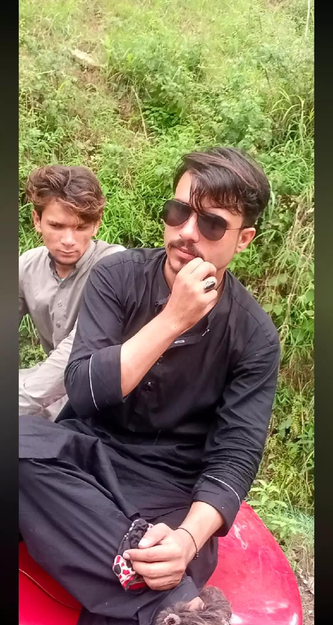 @moshen khan _m_m