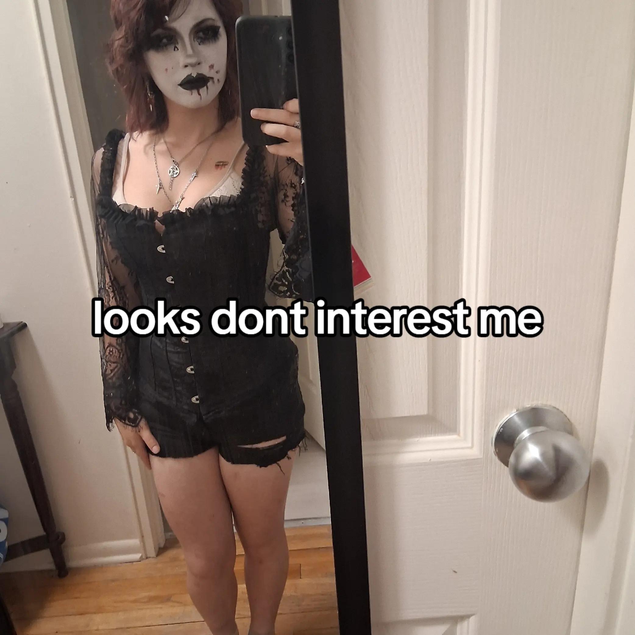 @str3tchy.intestines