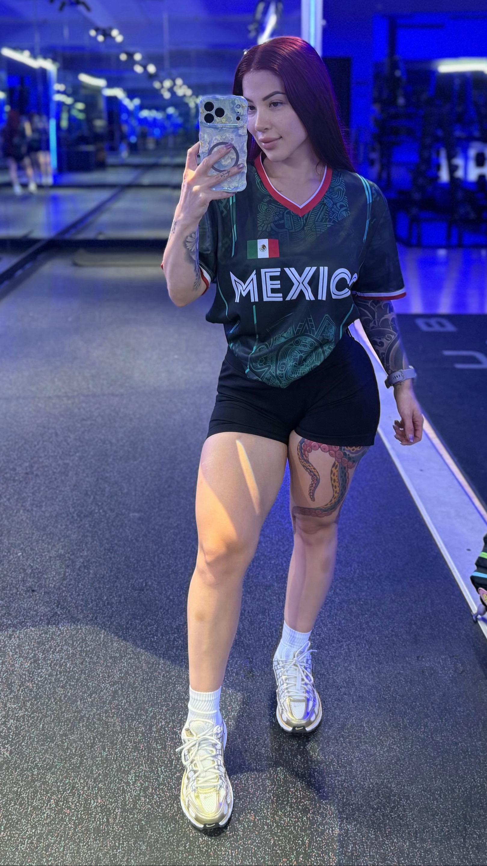 @NikkiV