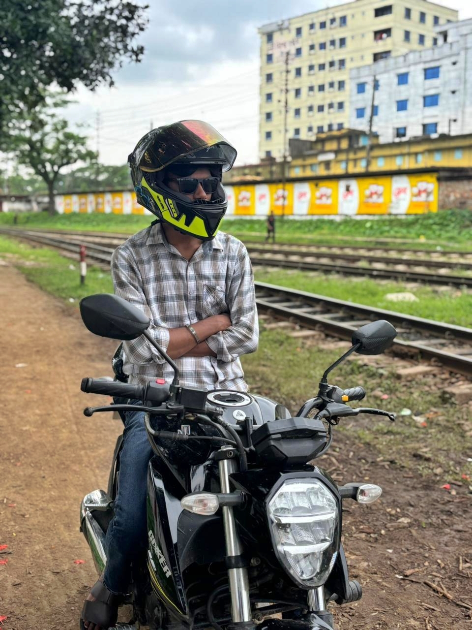 @𝑴𝒓.𝑺𝒐𝒖𝒓𝒂𝒗🇧🇩