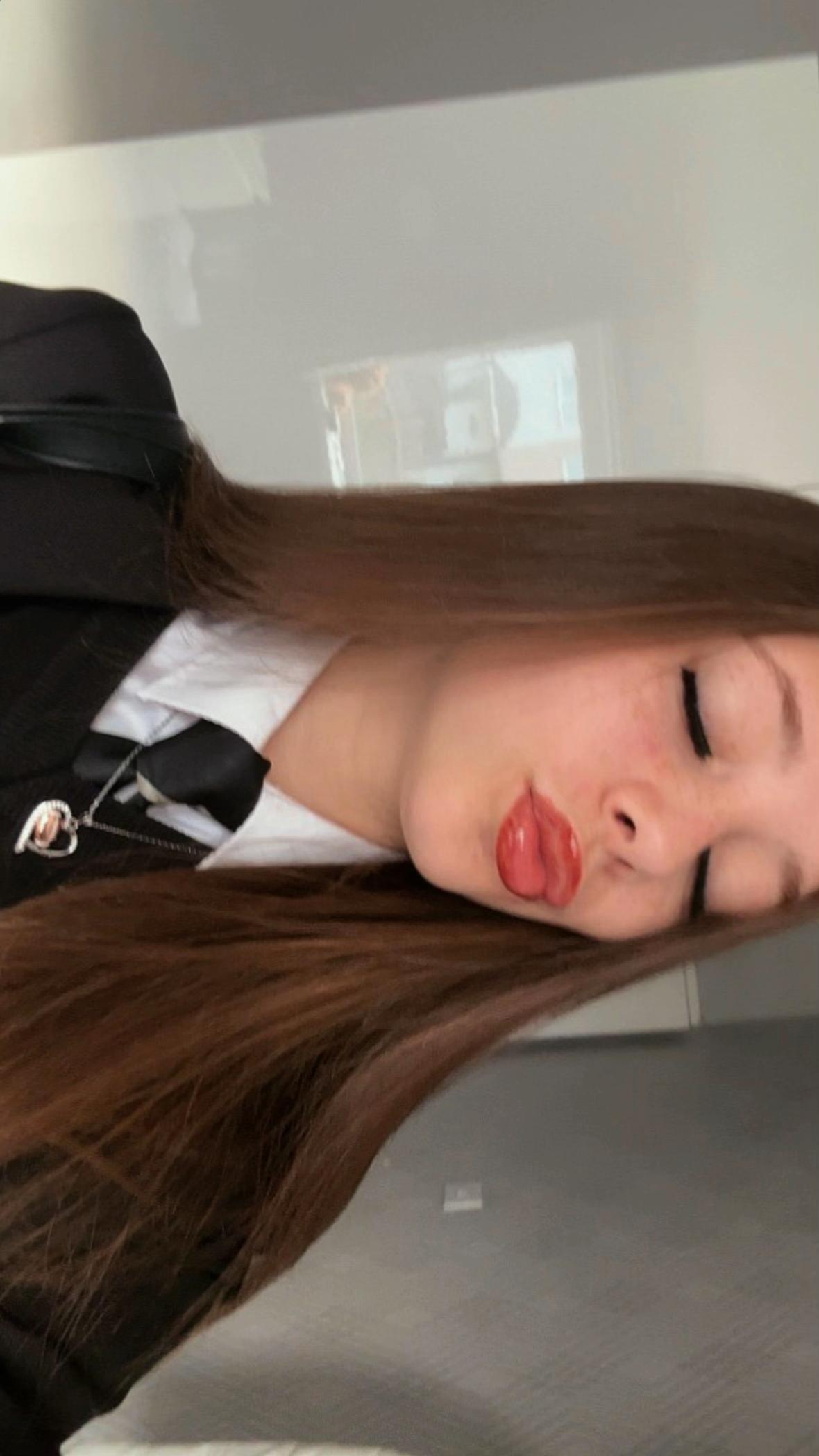 @๐ก๐จ๐ฅ๐ฅ๐ข๐๊จ