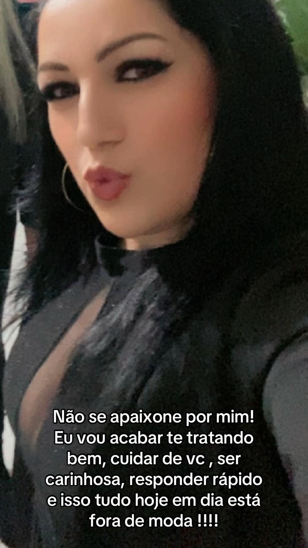 @M&ocirc;nica
