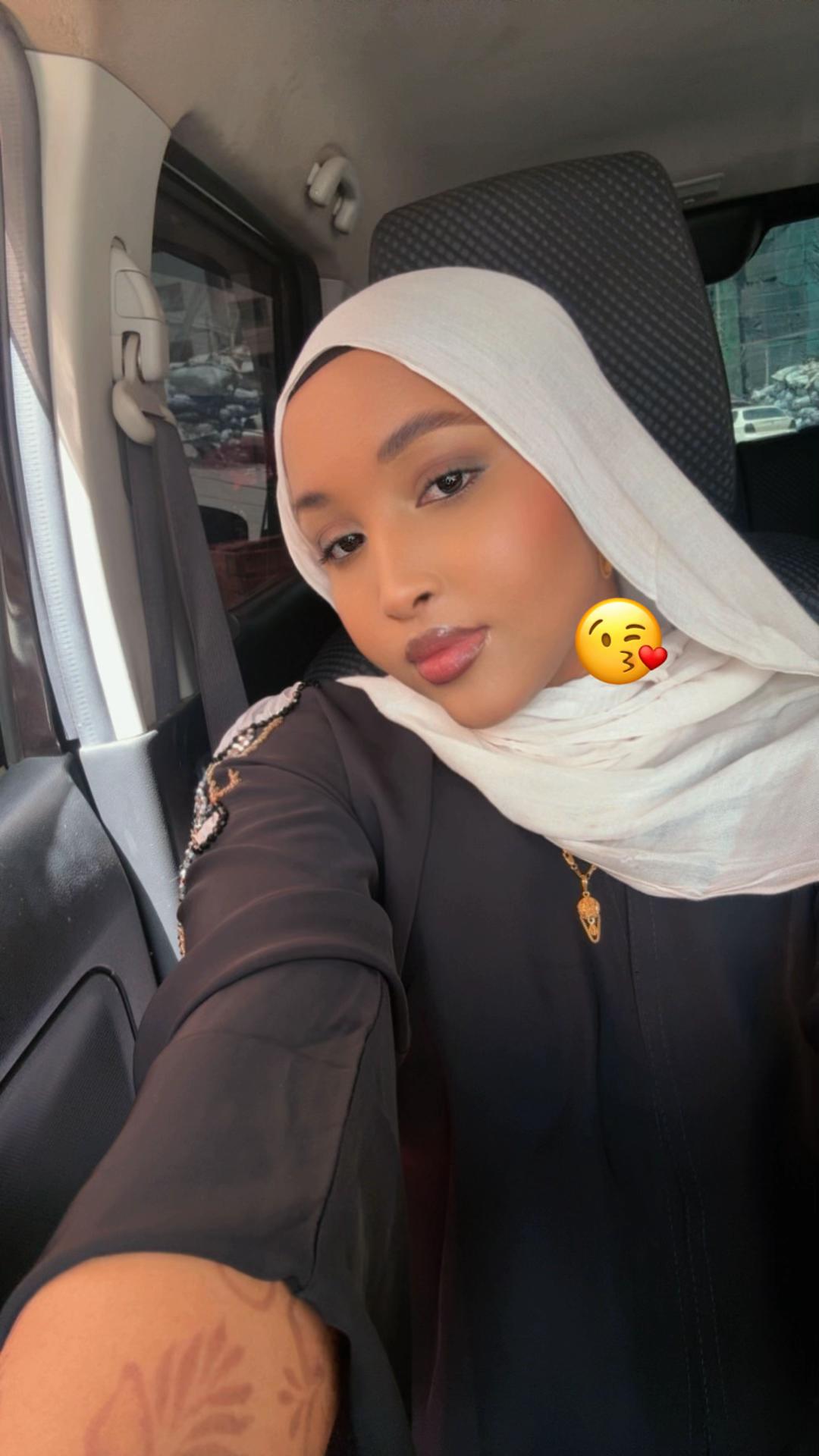@Hani🍯🖤