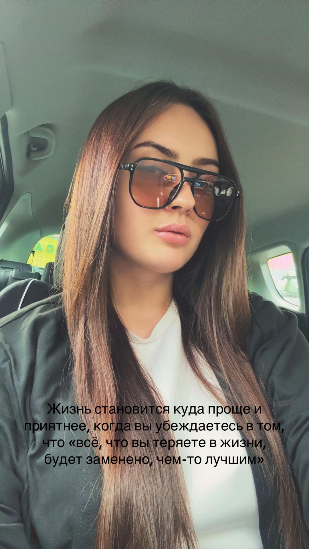 @_elenau_