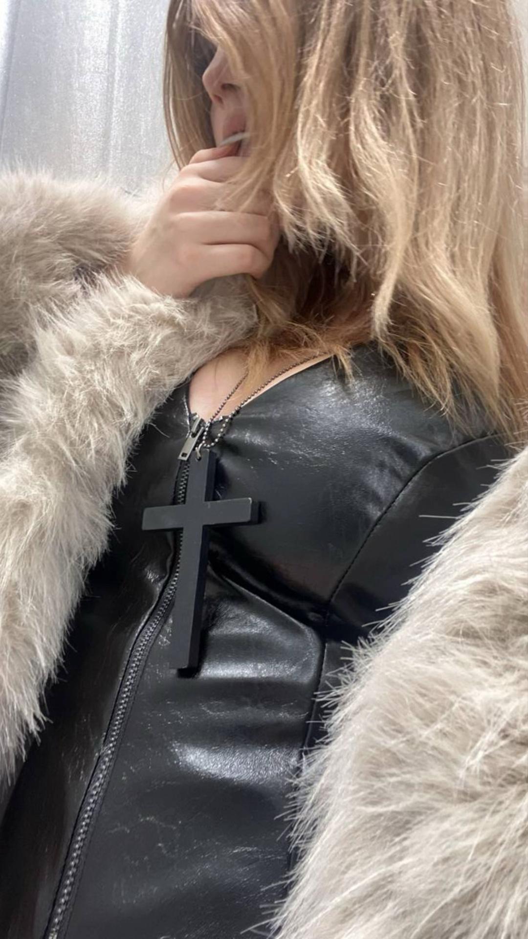 @paledollie