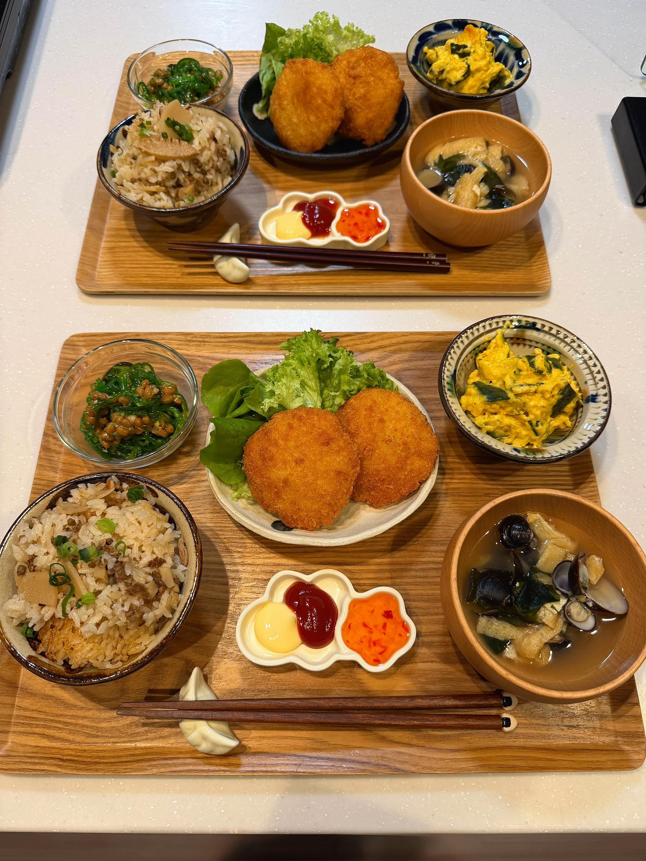 @にこ