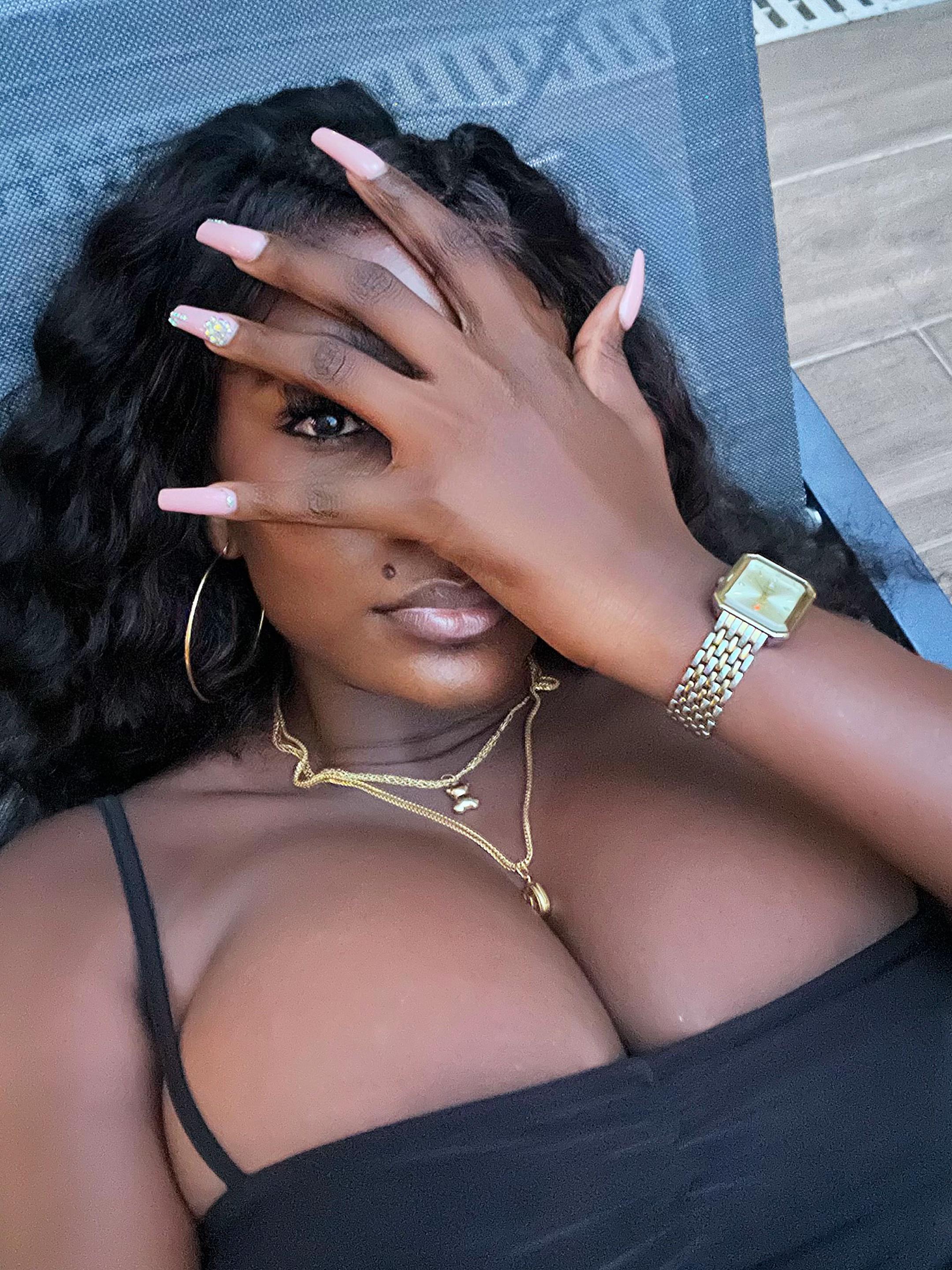 @Evelyn Motiga IG Evesoal